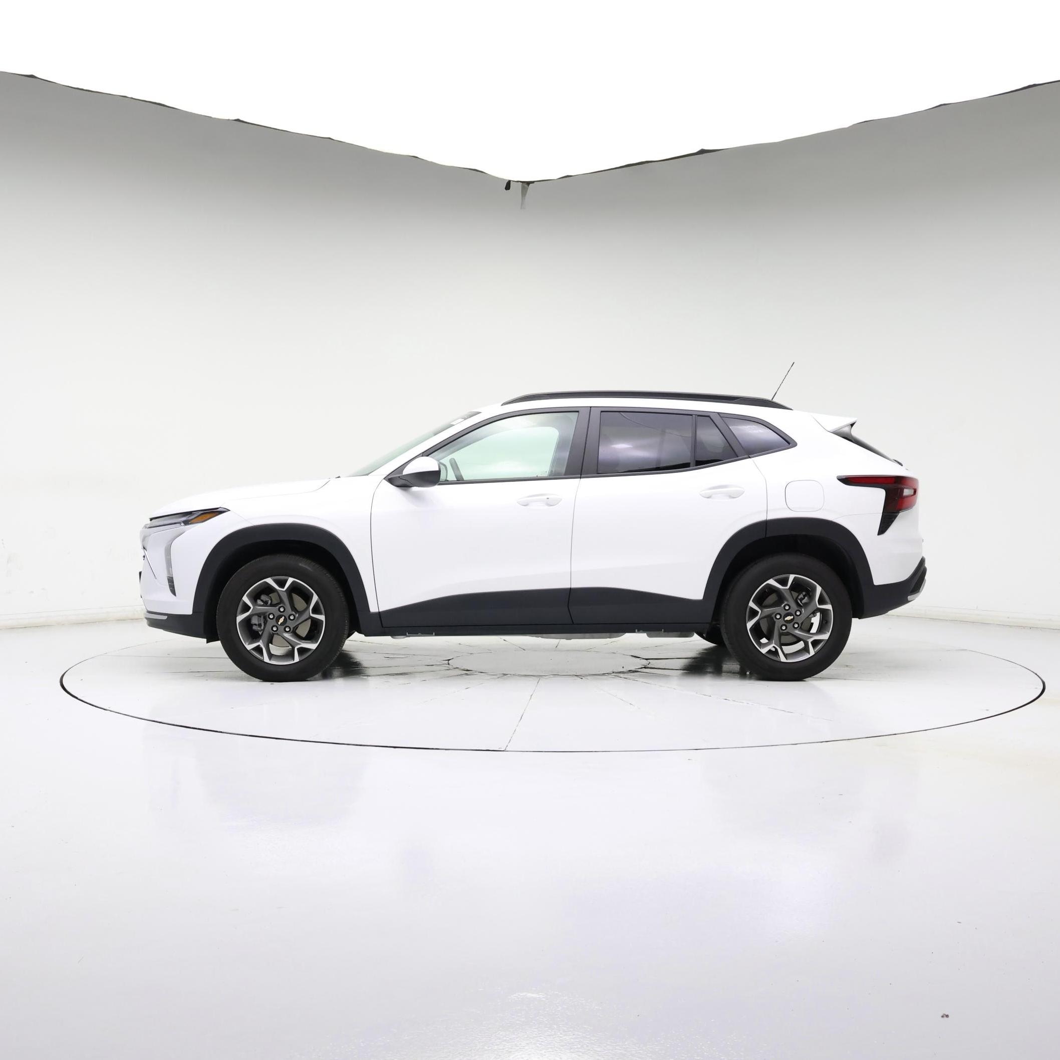 Thumbnail: 2024 Chevrolet Trax - 3