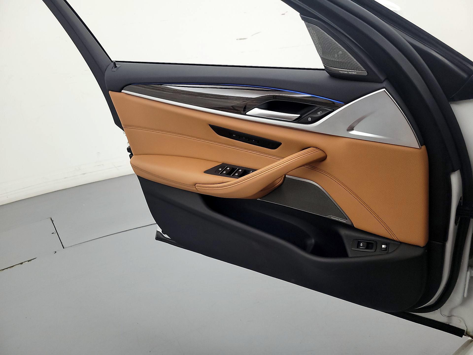 Thumbnail: 2023 BMW 5 Series - 12