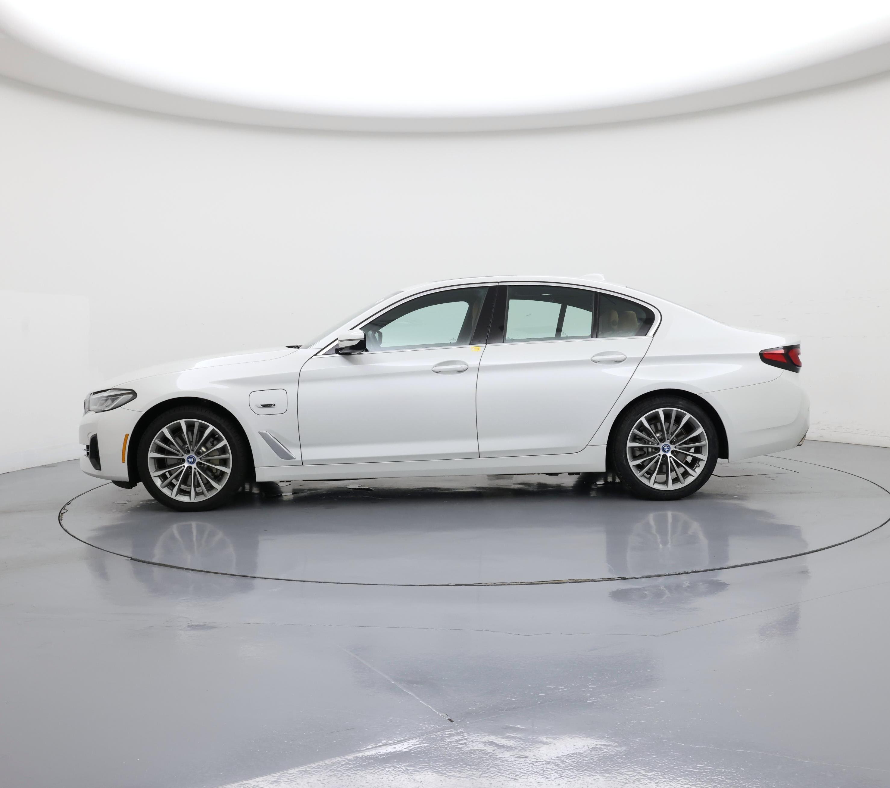 Thumbnail: 2023 BMW 5 Series - 3