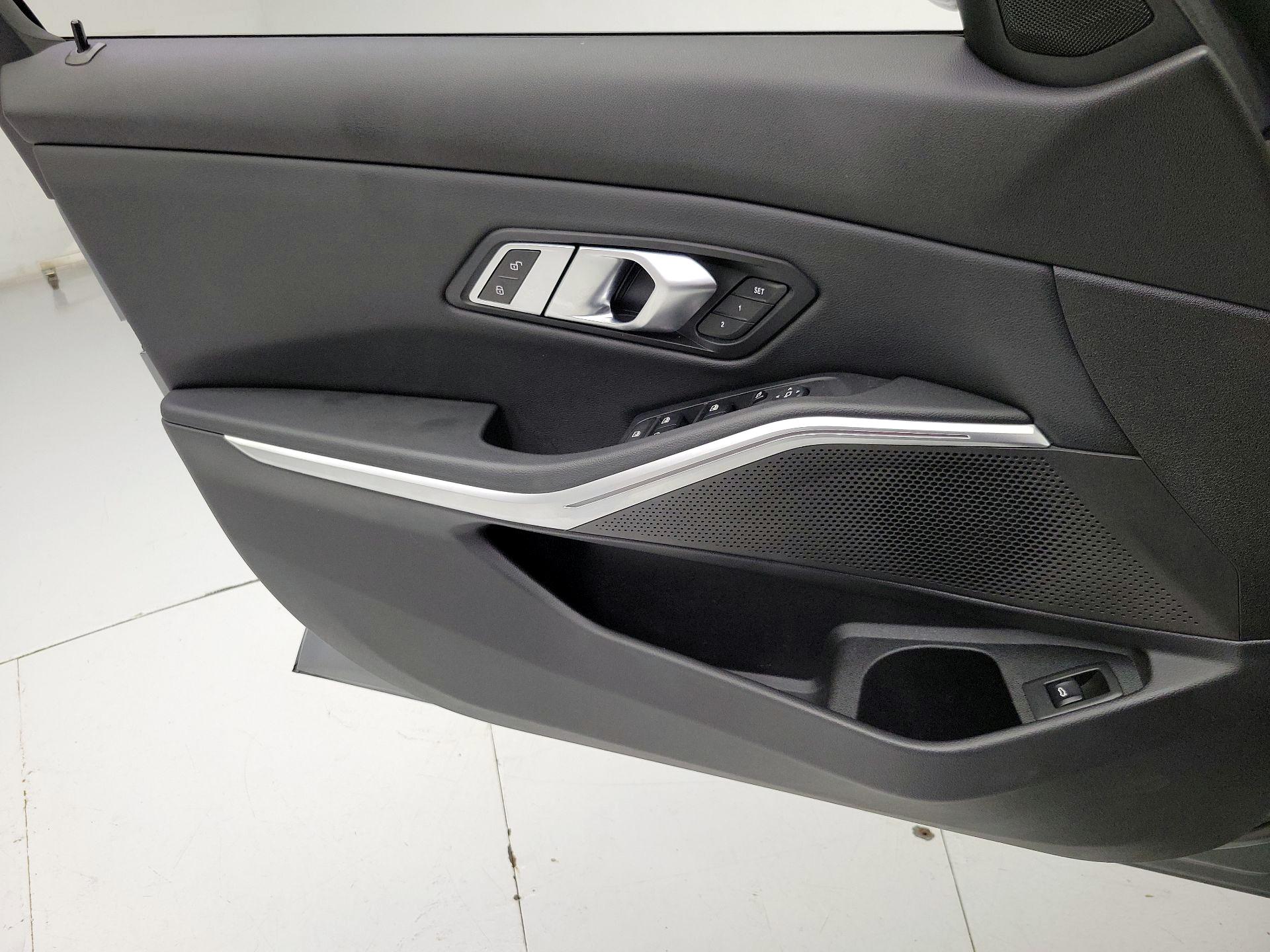 Thumbnail: 2023 BMW 3 Series - 12