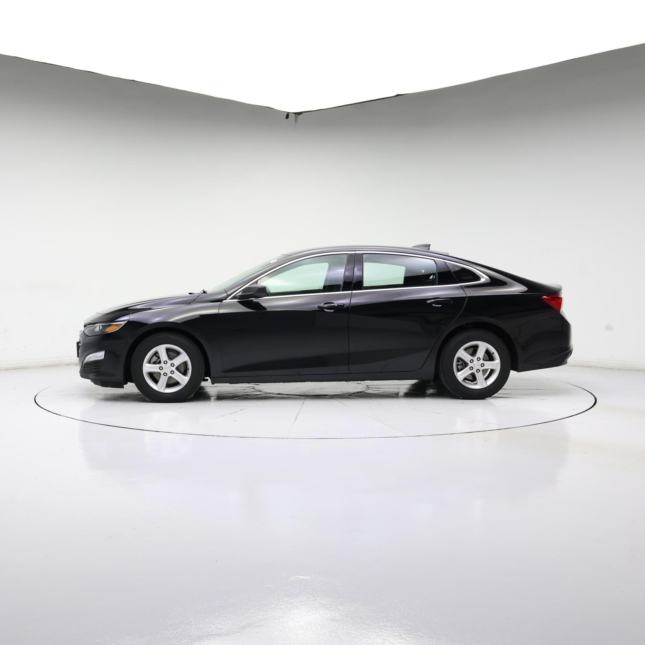 Thumbnail: 2023 Chevrolet Malibu - 3