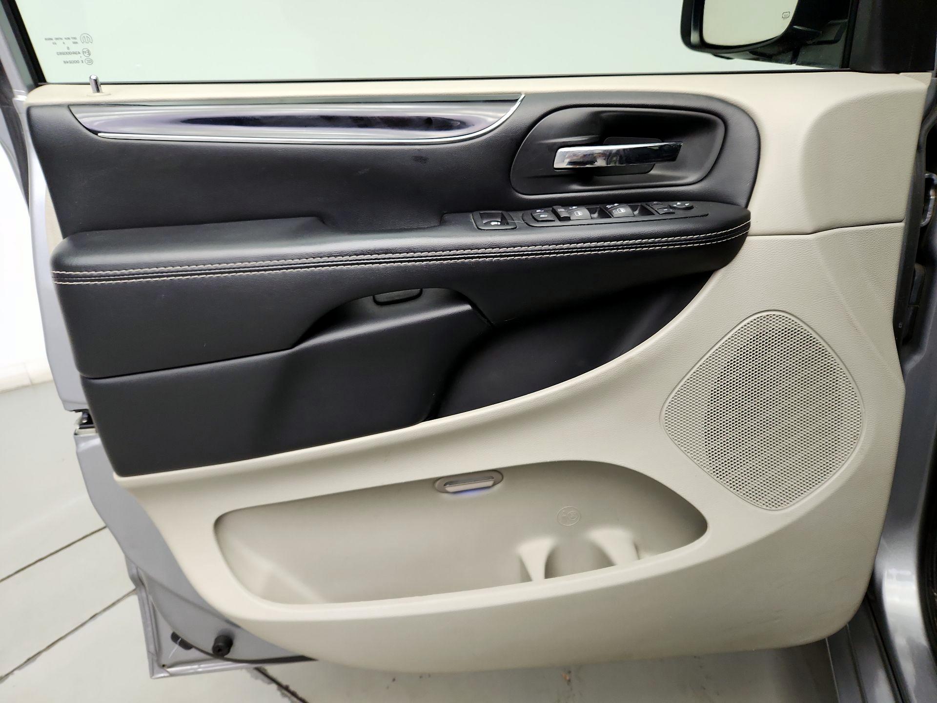 Thumbnail: 2019 Dodge Grand Caravan - 12