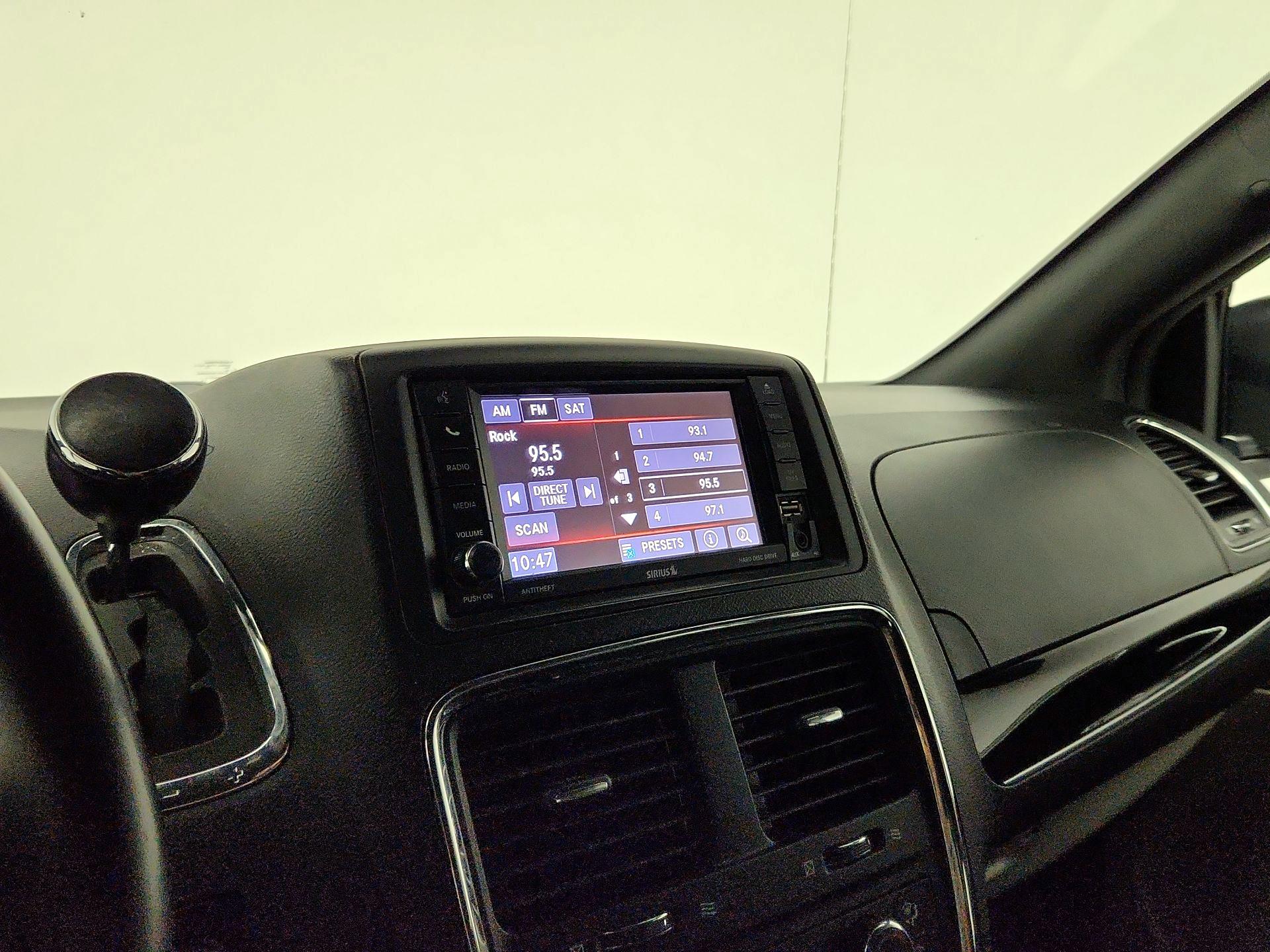 Thumbnail: 2019 Dodge Grand Caravan - 15