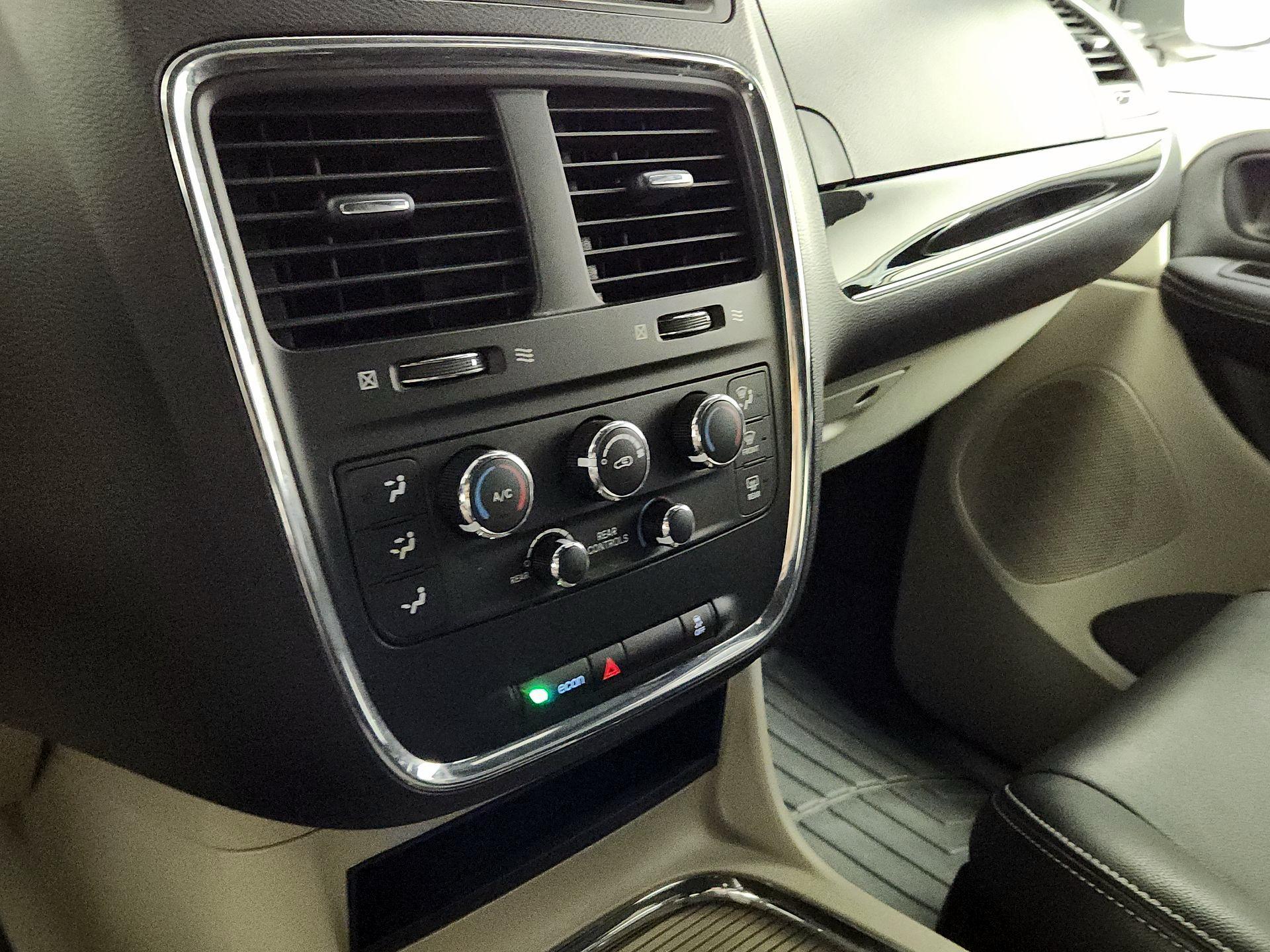 Thumbnail: 2019 Dodge Grand Caravan - 16