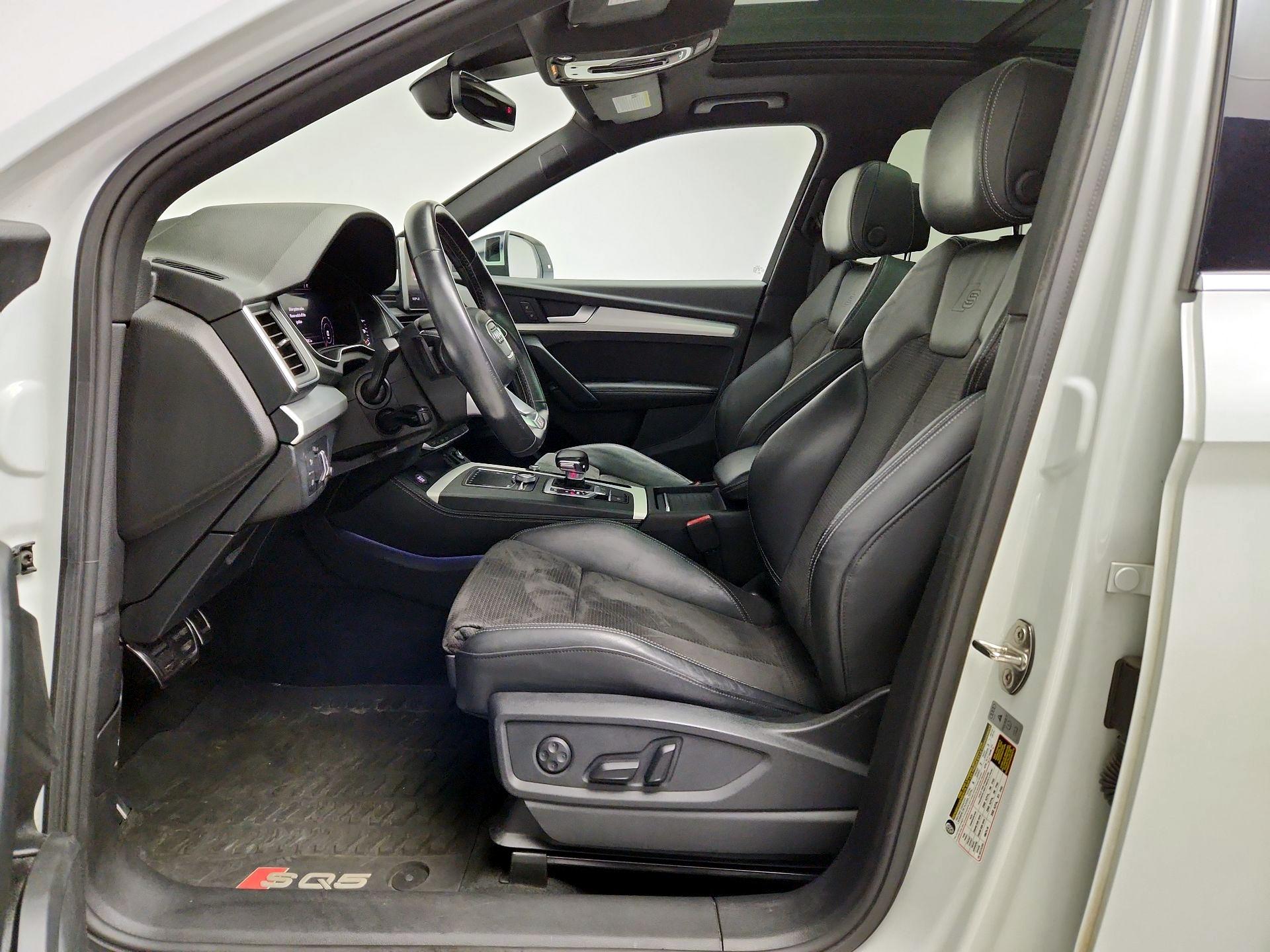 Thumbnail: 2020 Audi SQ5 - 11