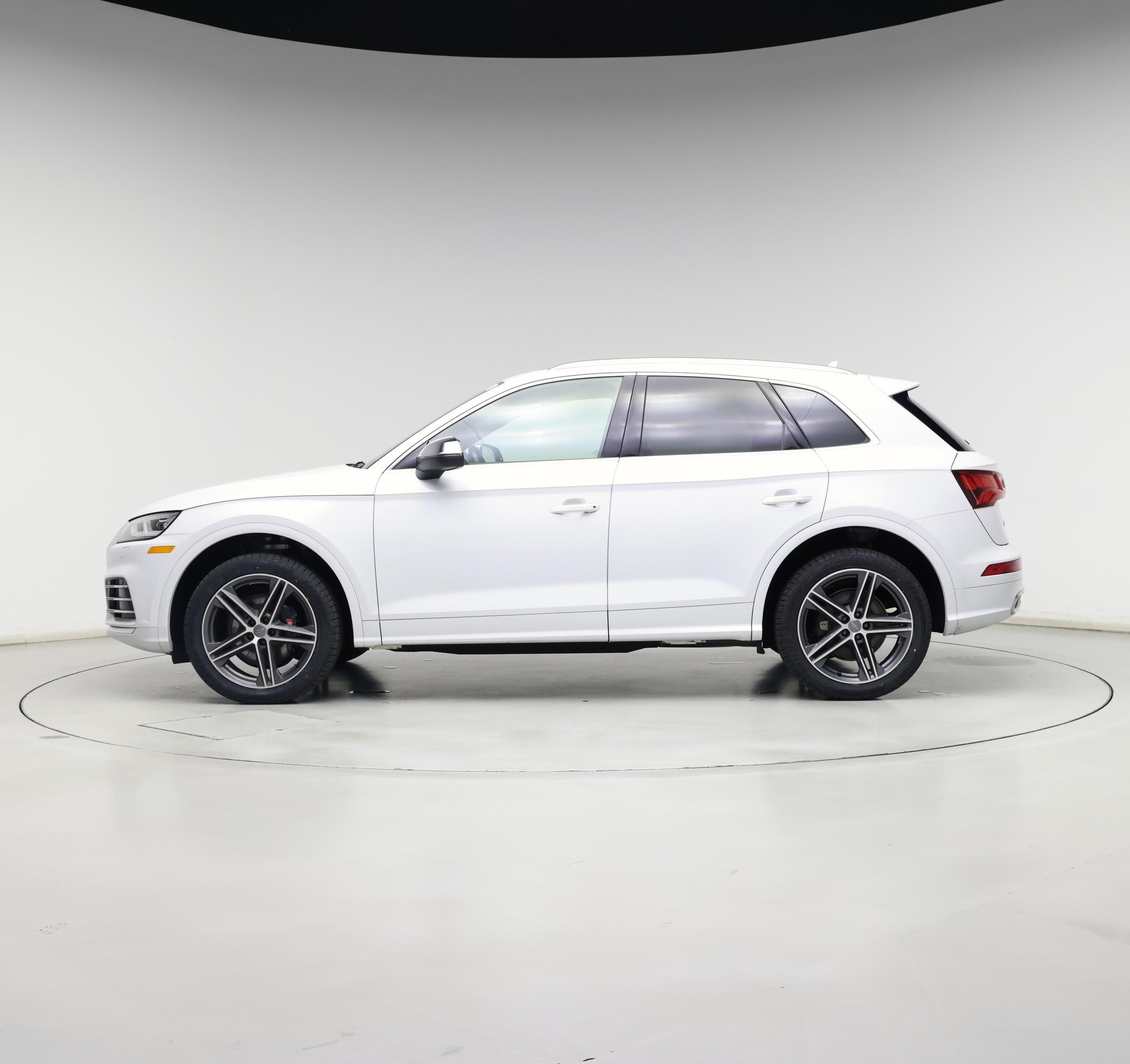 Thumbnail: 2020 Audi SQ5 - 3