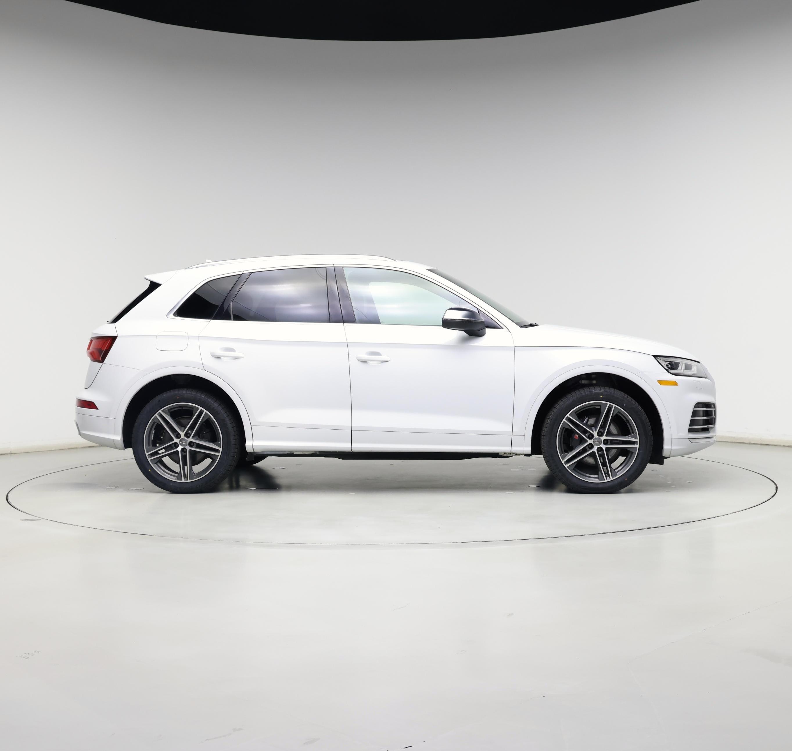 Thumbnail: 2020 Audi SQ5 - 7