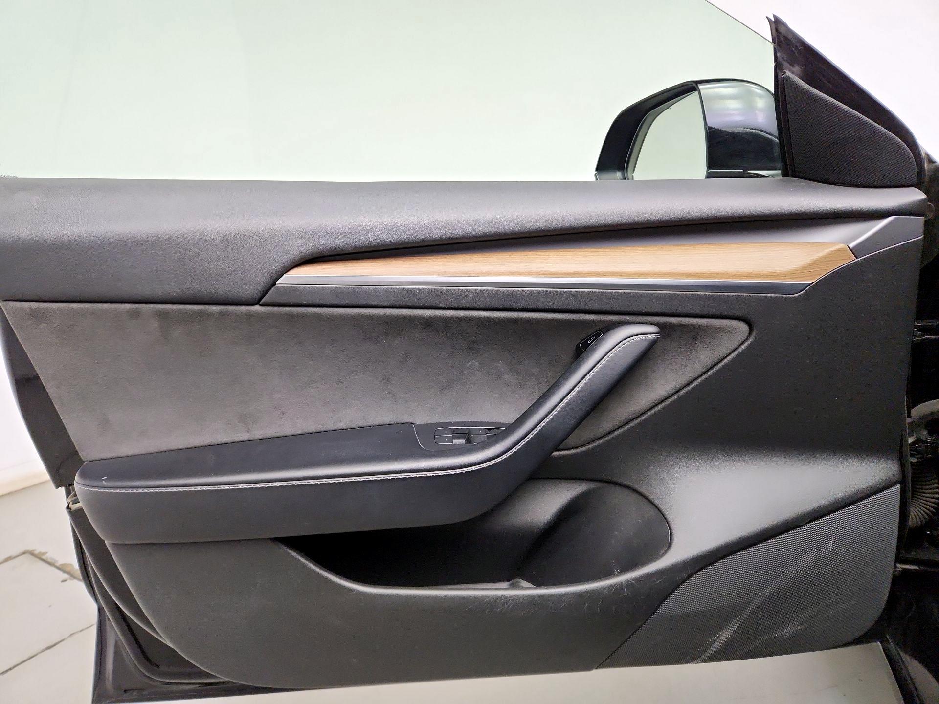Thumbnail: 2021 Tesla Model 3 - 12