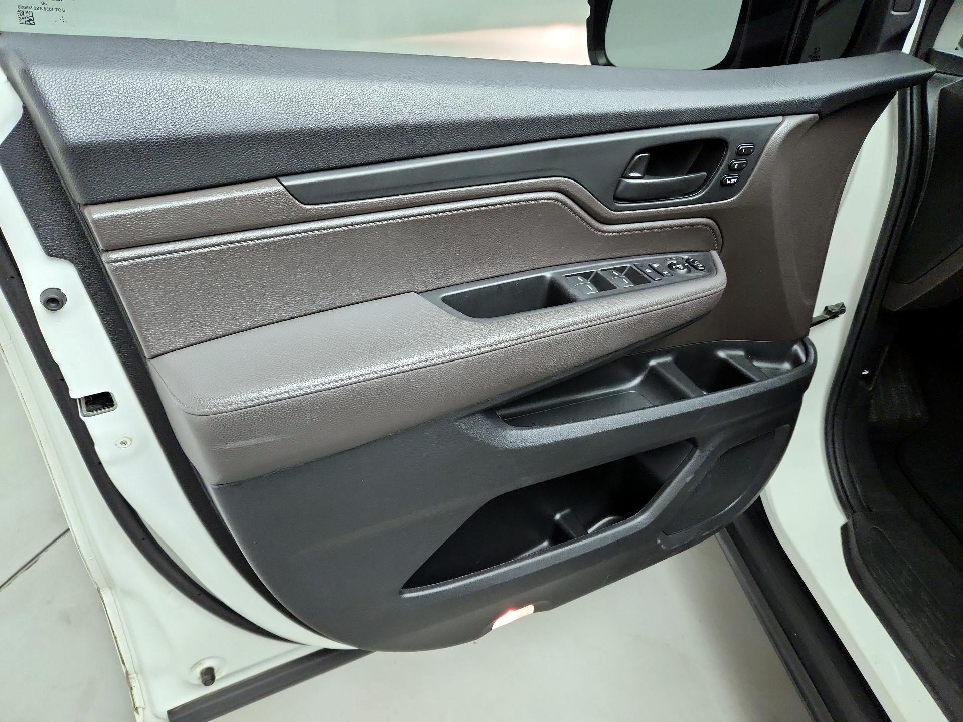 Thumbnail: 2019 Honda Odyssey - 12