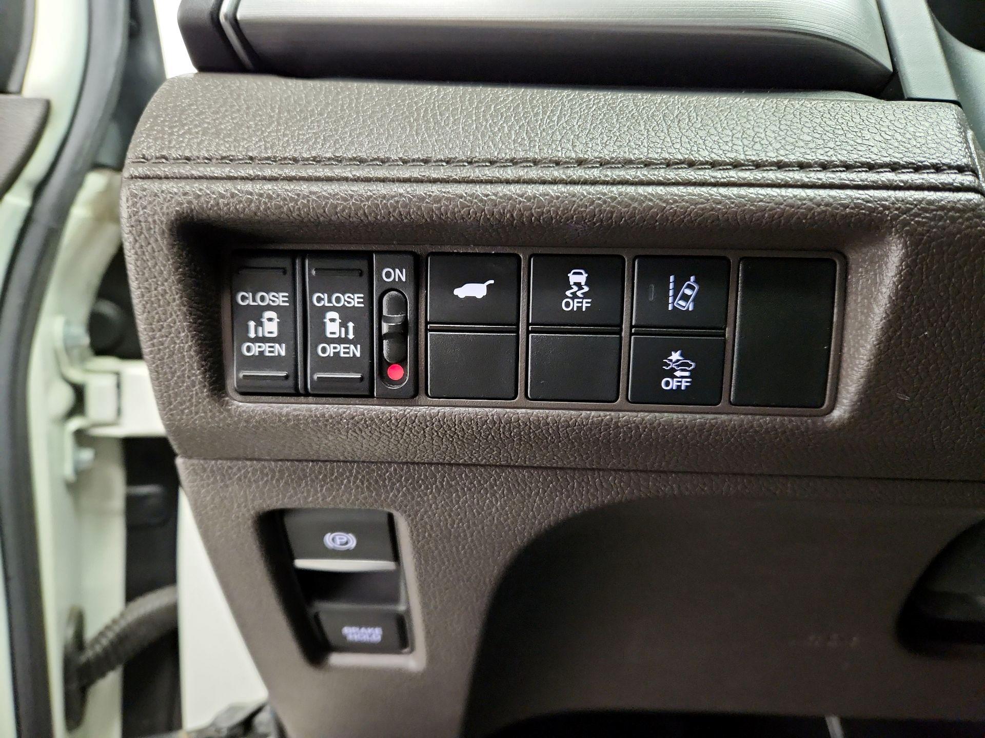 Thumbnail: 2019 Honda Odyssey - 13