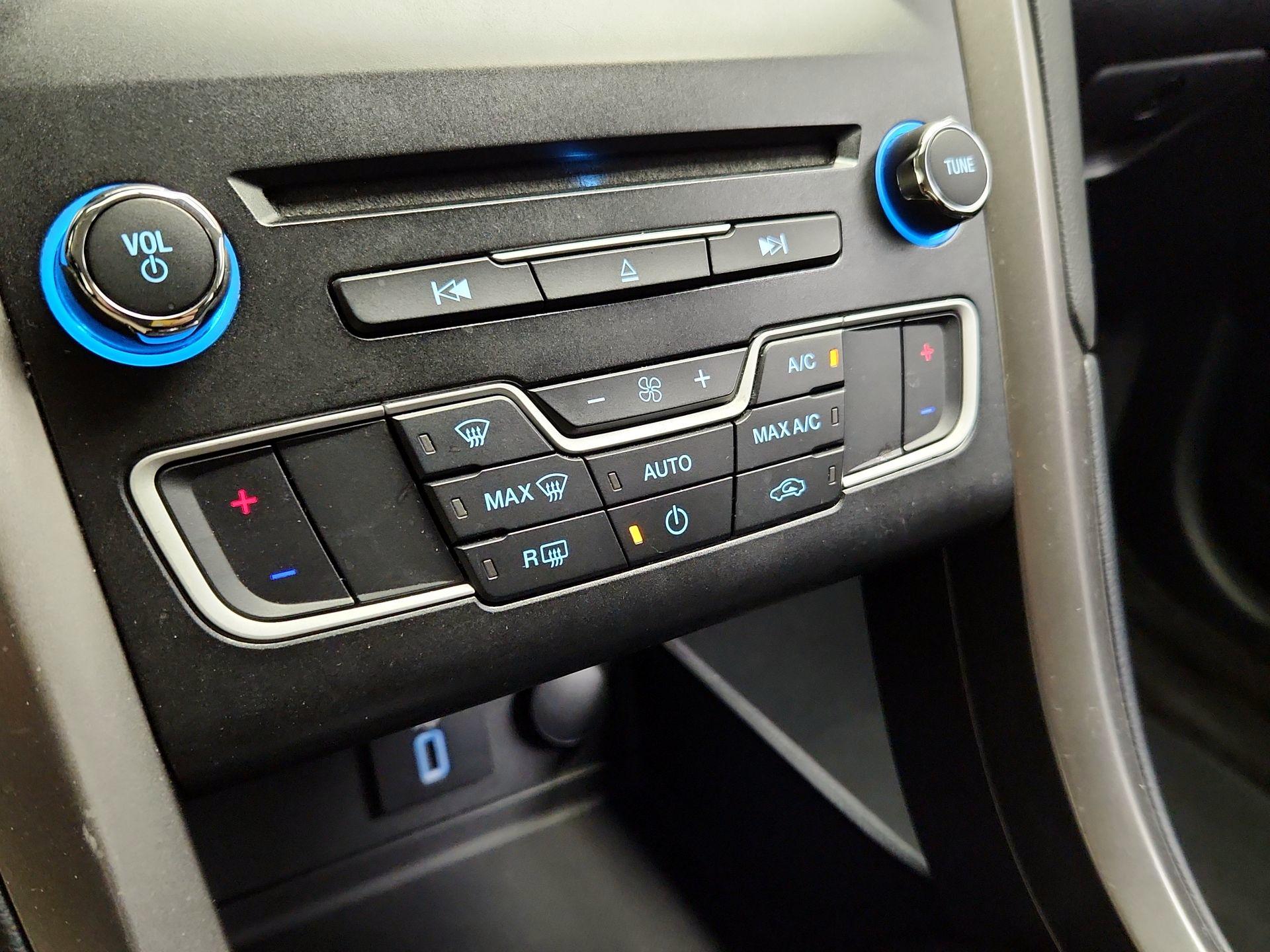Thumbnail: 2017 Ford Fusion - 16