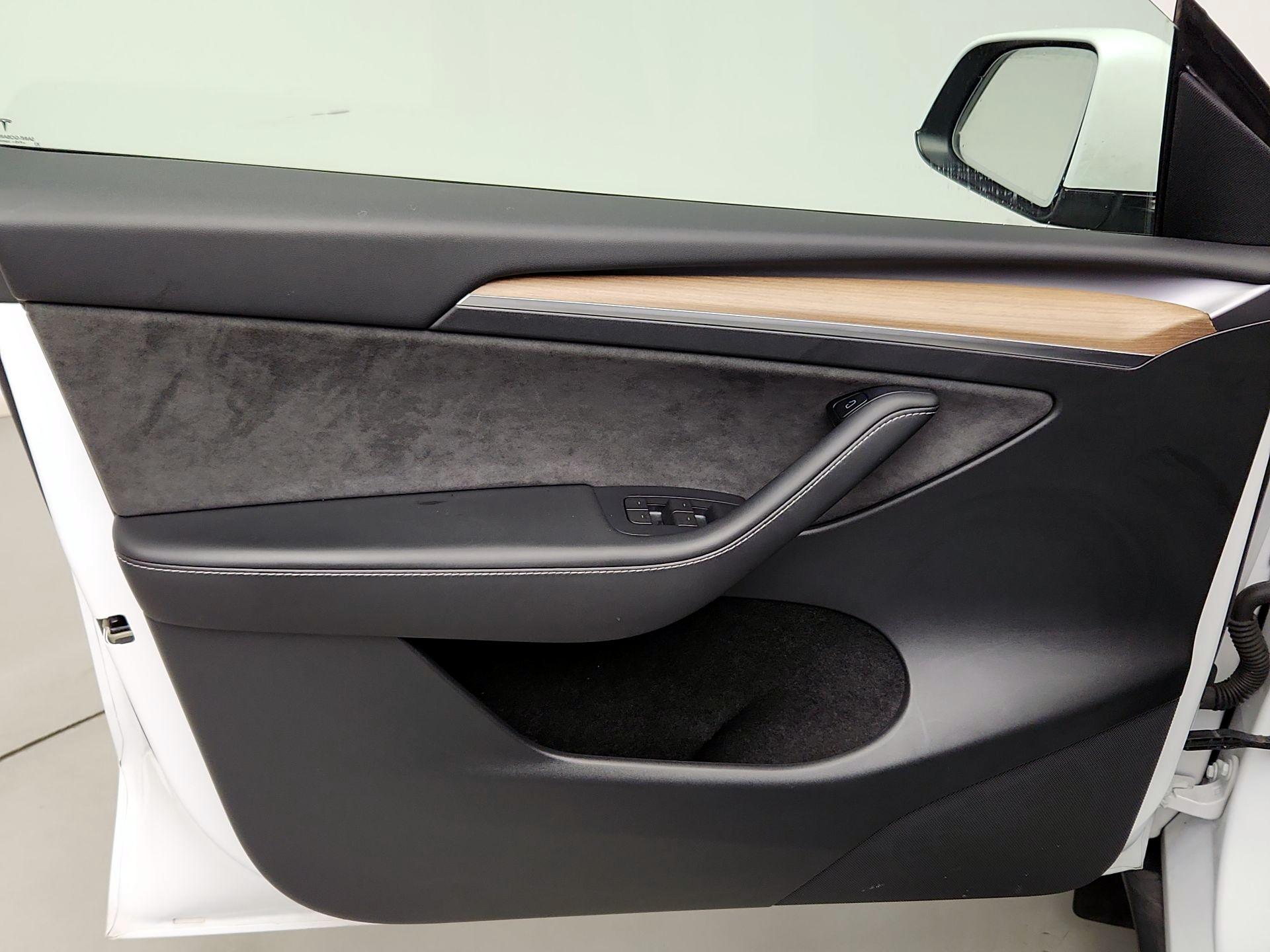 Thumbnail: 2023 Tesla Model Y - 12
