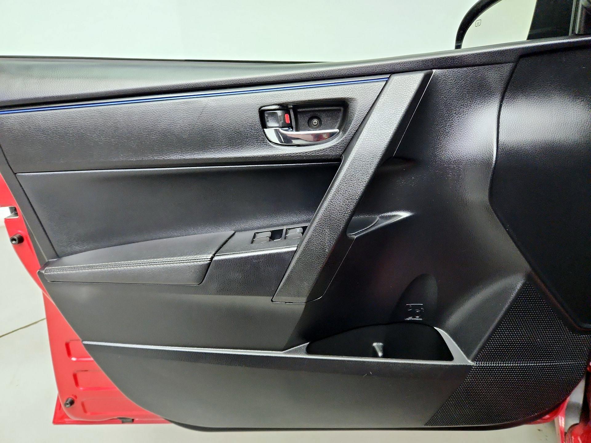 Thumbnail: 2017 Toyota Corolla - 12