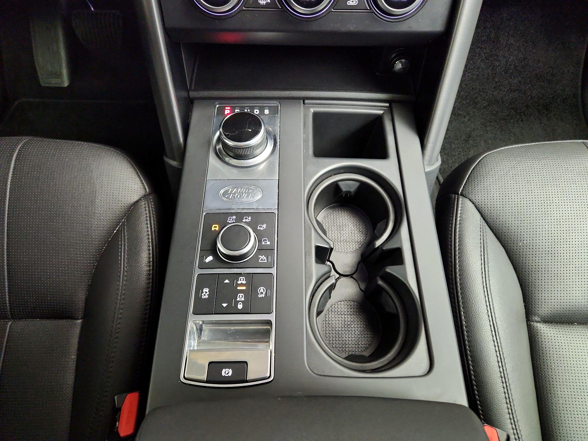 Thumbnail: 2020 Land Rover Discovery - 18