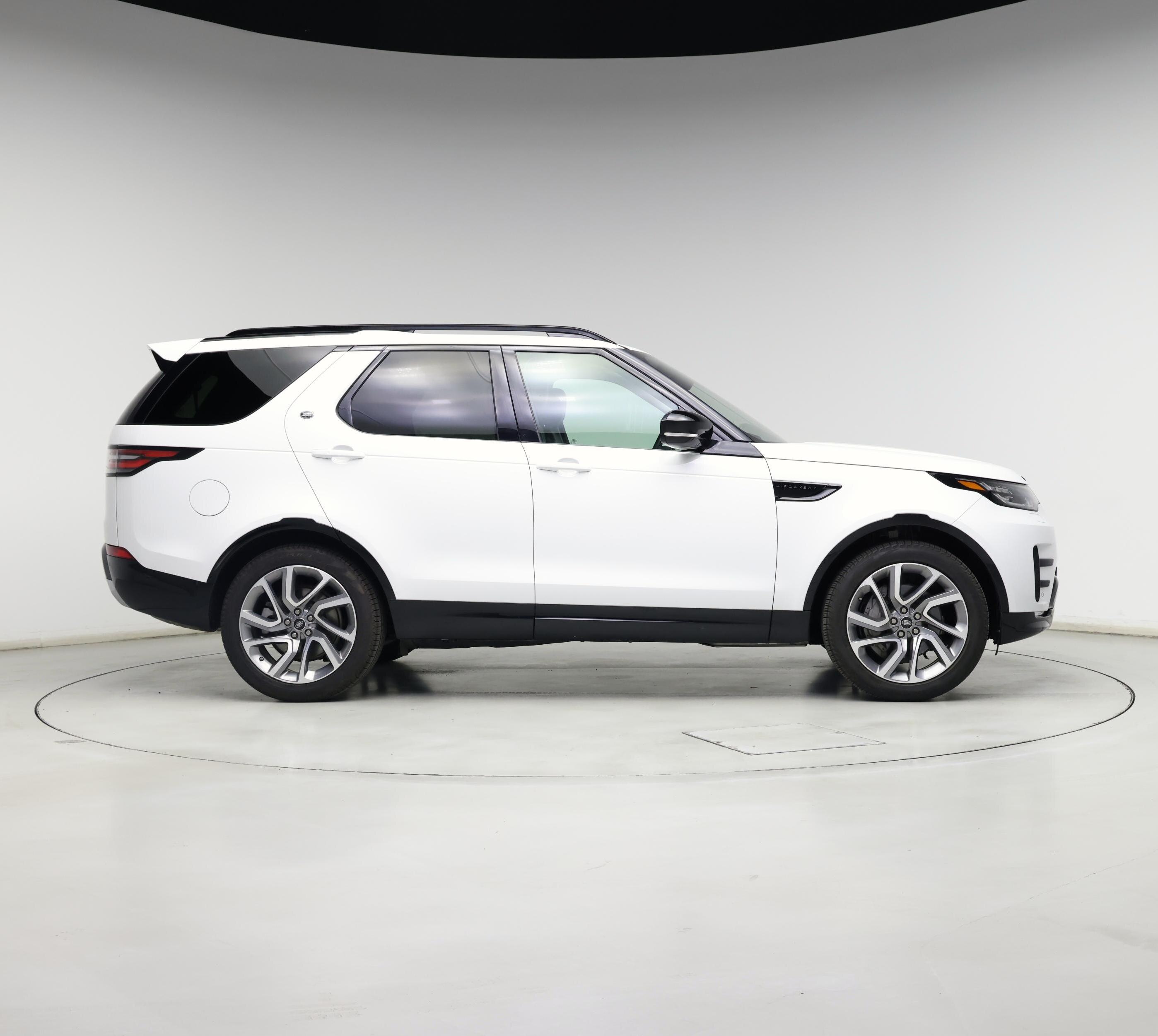Thumbnail: 2020 Land Rover Discovery - 7