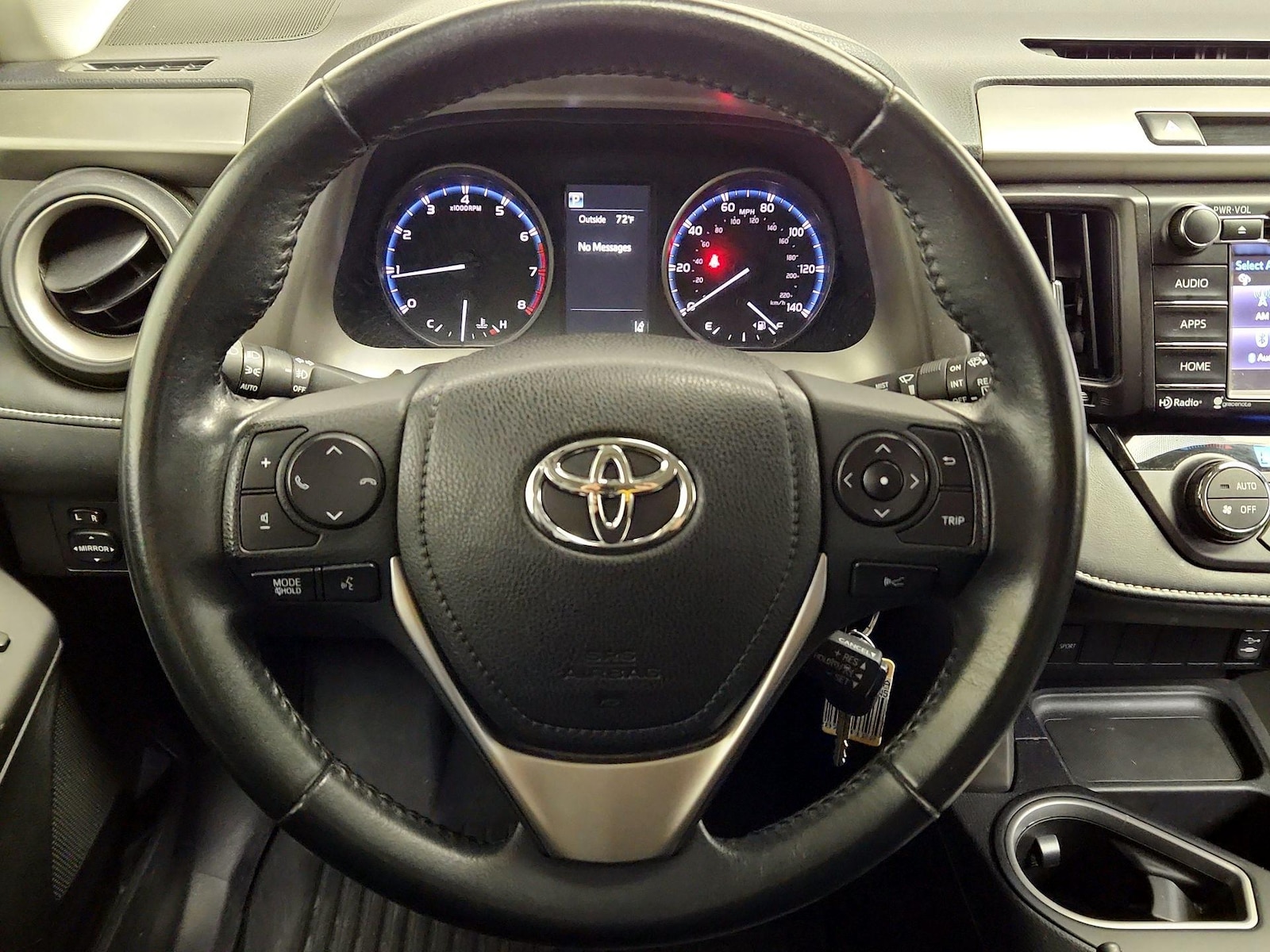 2017 Toyota RAV4 XLE - Photo 11