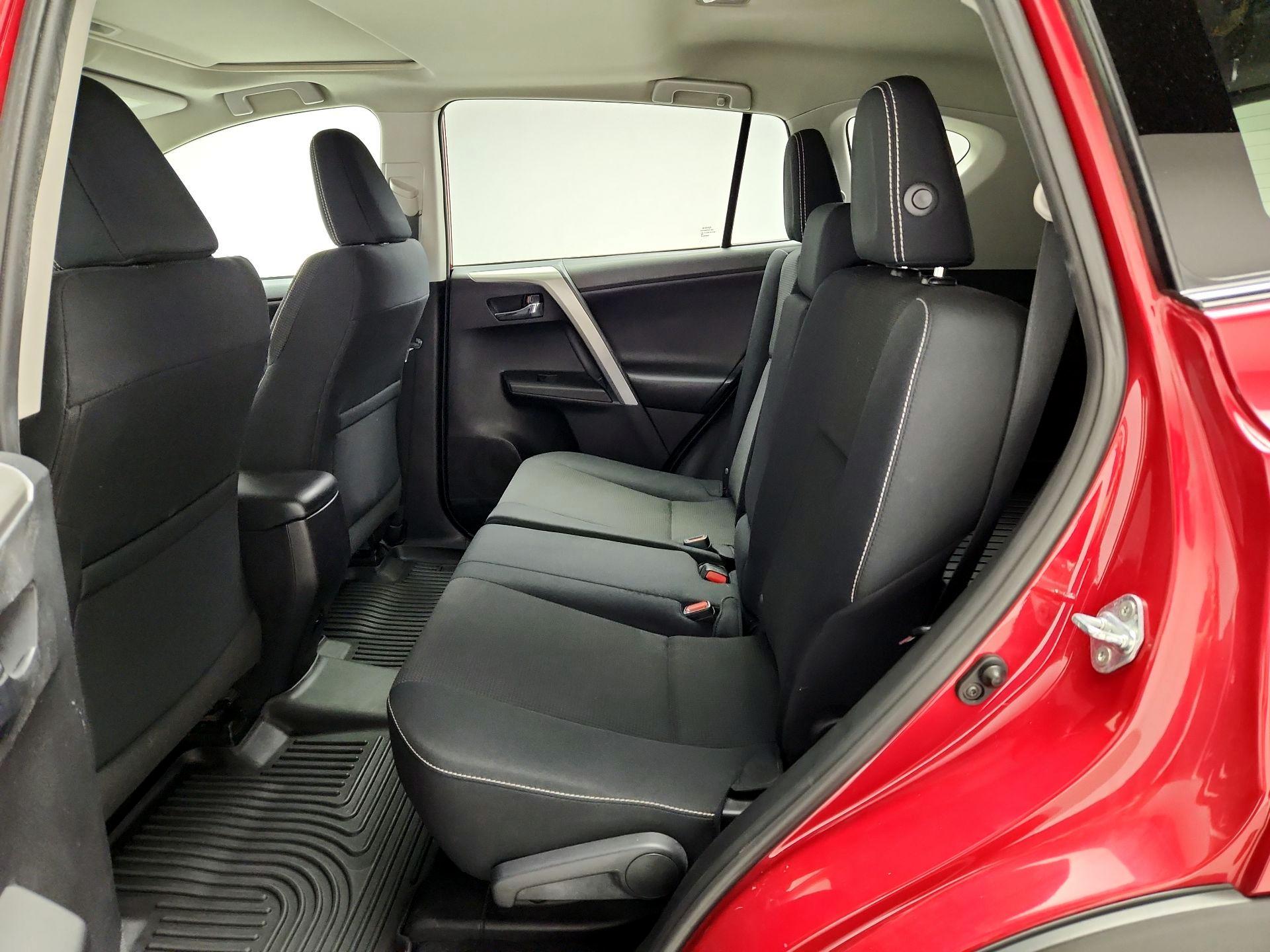 Thumbnail: 2017 Toyota RAV4 - 20