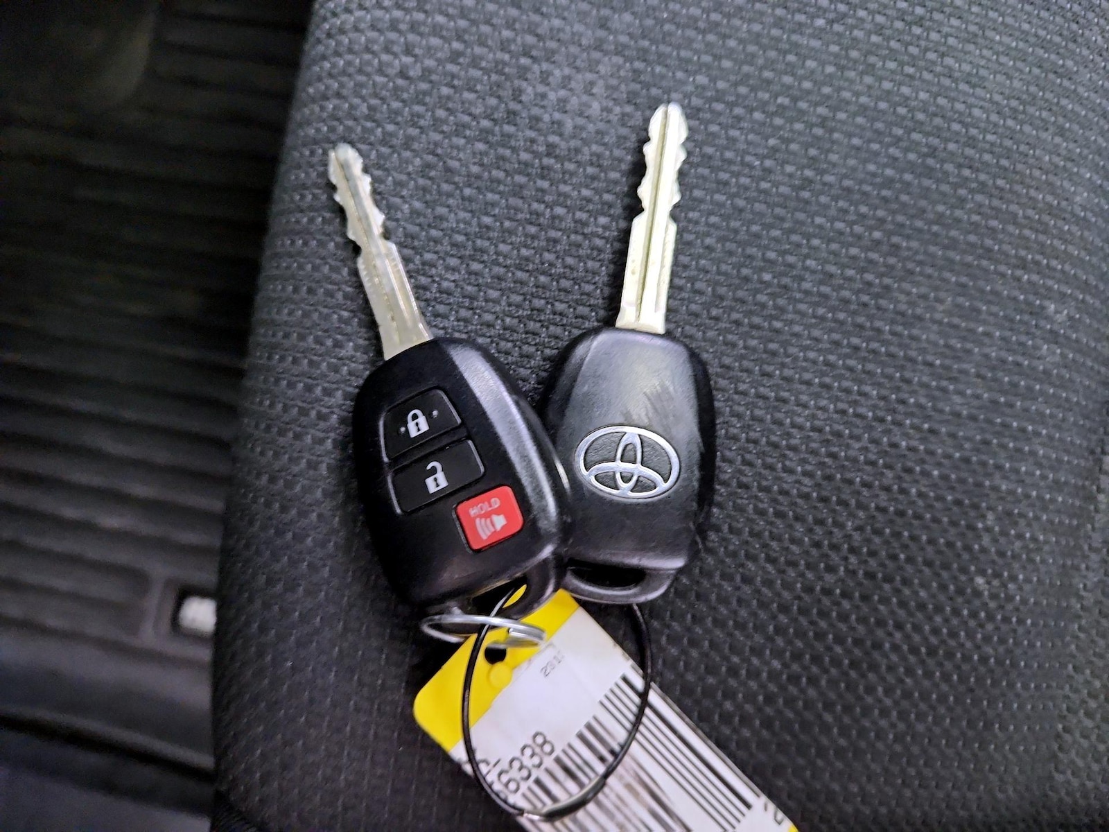 2017 Toyota RAV4 XLE - Photo 25