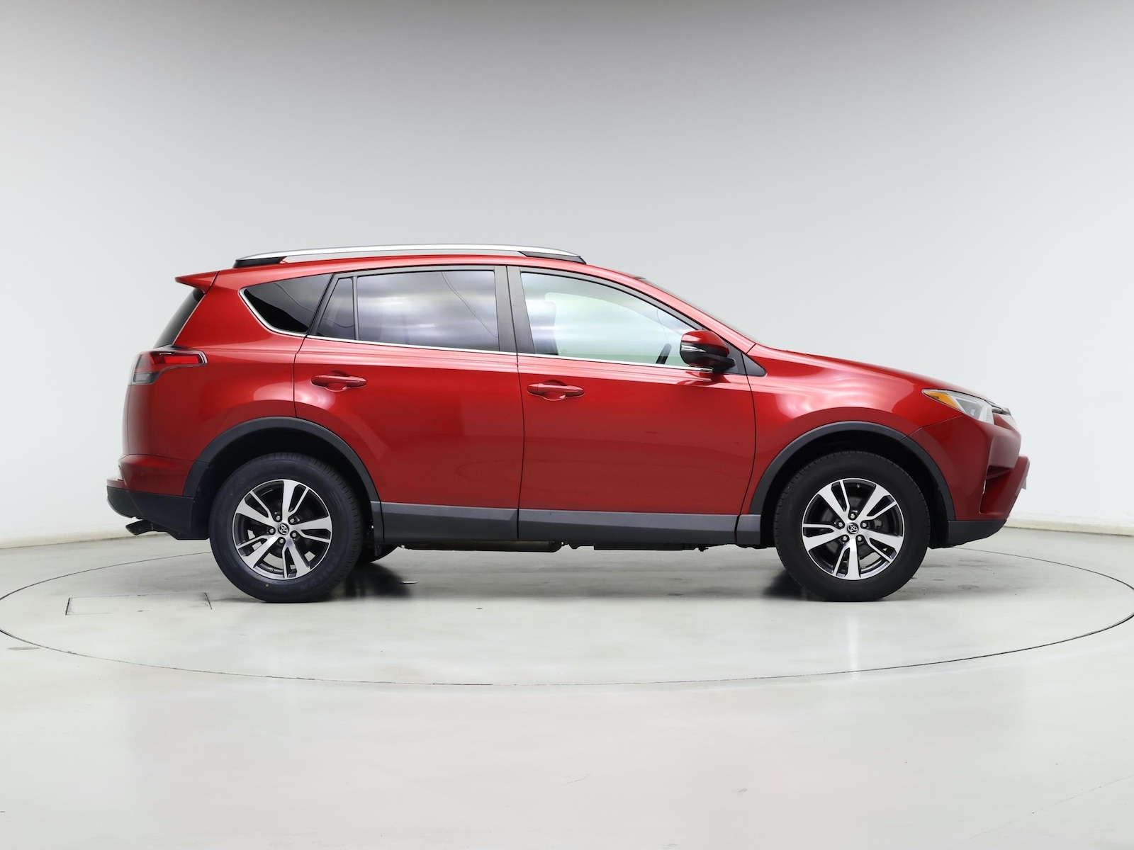 2017 Toyota RAV4 XLE - Photo 8