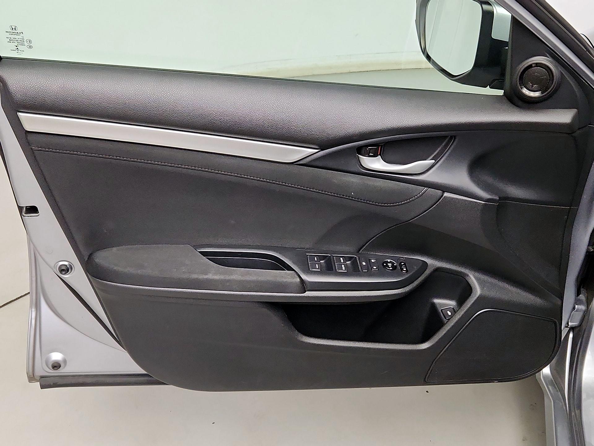 Thumbnail: 2016 Honda Civic - 12