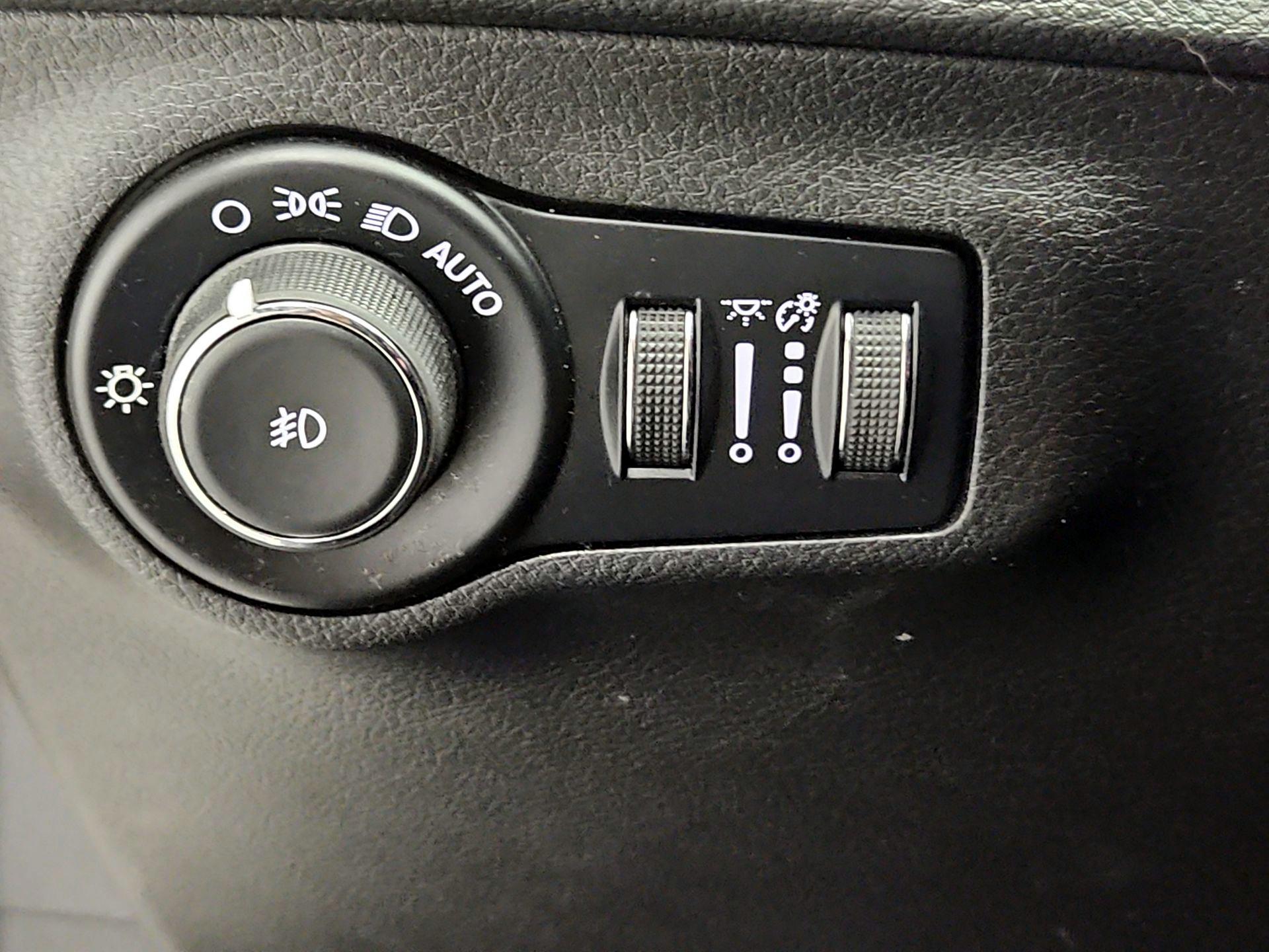 Thumbnail: 2020 Jeep Compass - 13