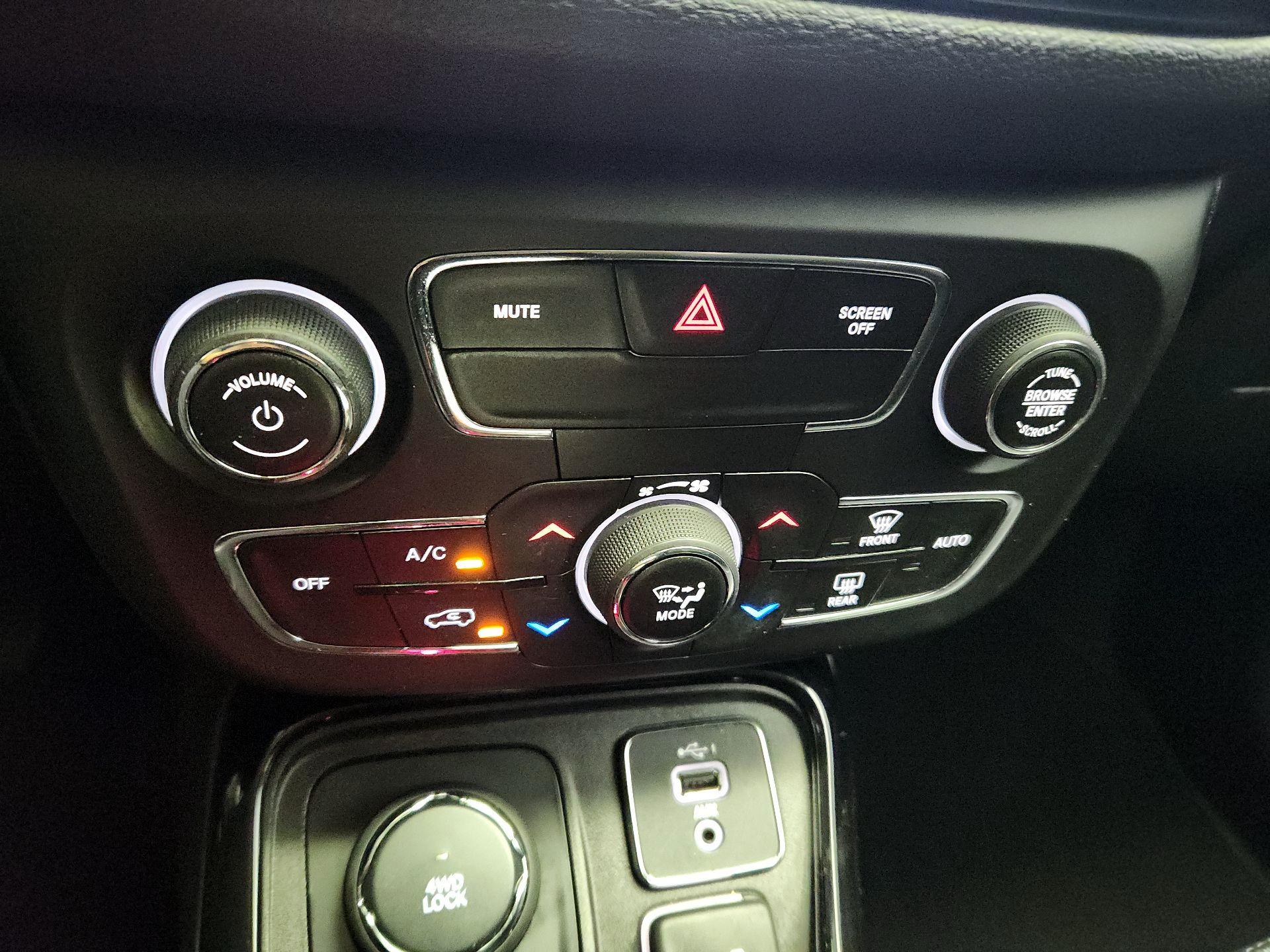 Thumbnail: 2020 Jeep Compass - 16