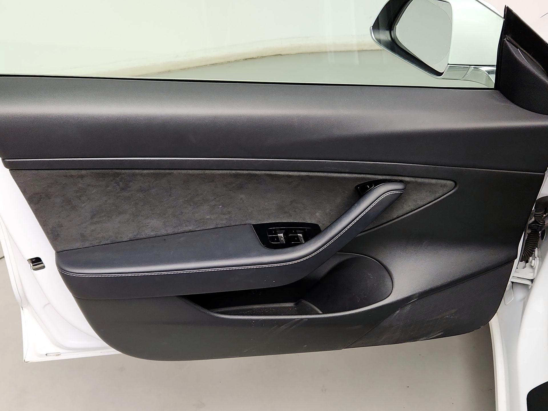 Thumbnail: 2020 Tesla Model 3 - 12