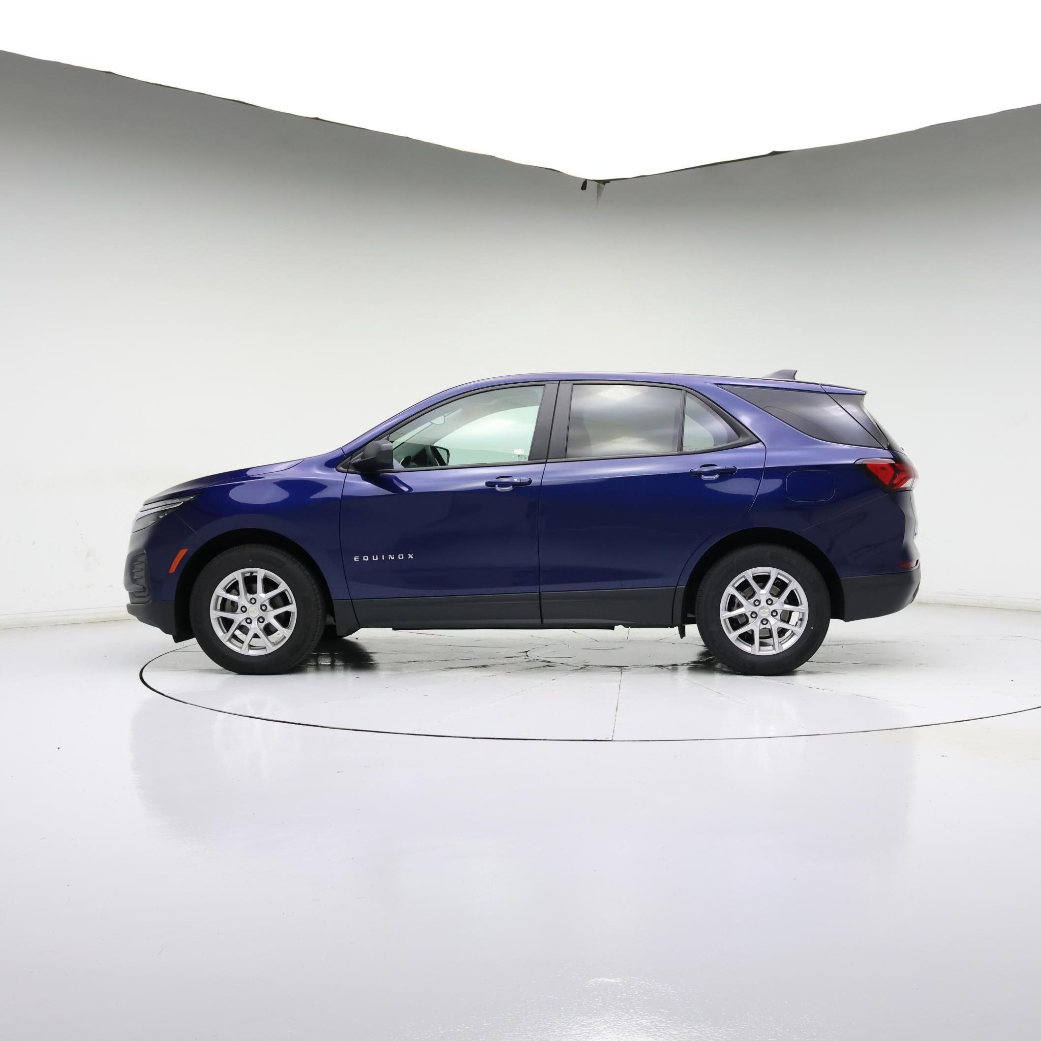 Thumbnail: 2023 Chevrolet Equinox - 3