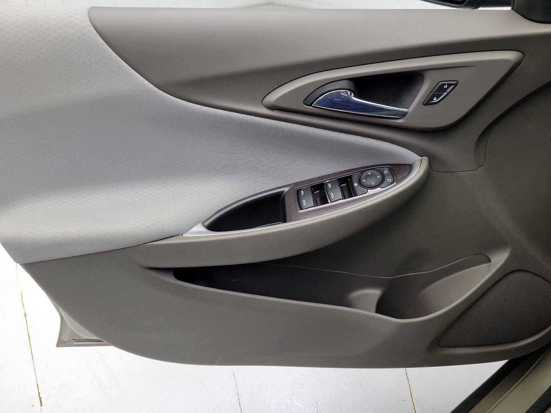 Thumbnail: 2022 Chevrolet Malibu - 12