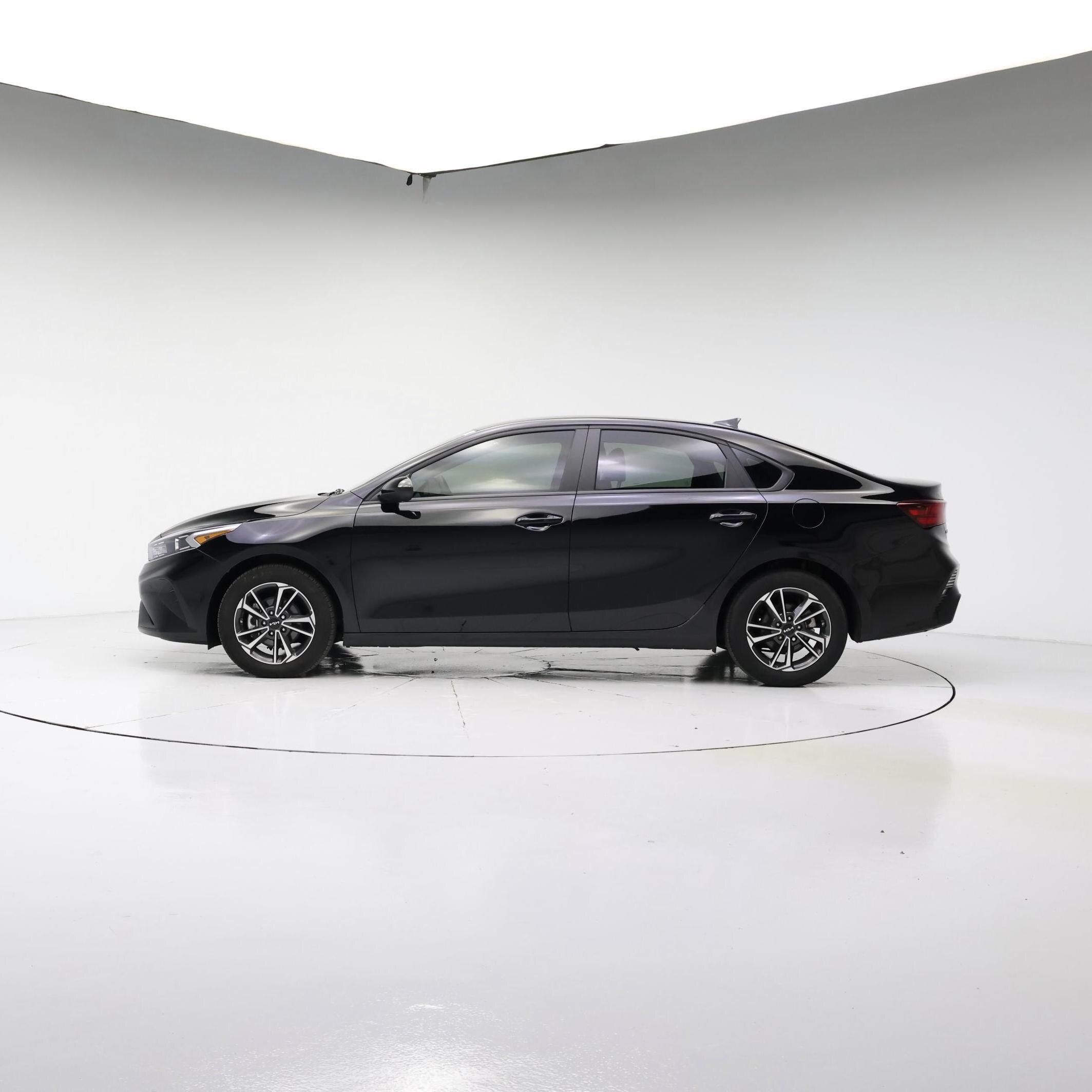 Thumbnail: 2024 Kia Forte - 3