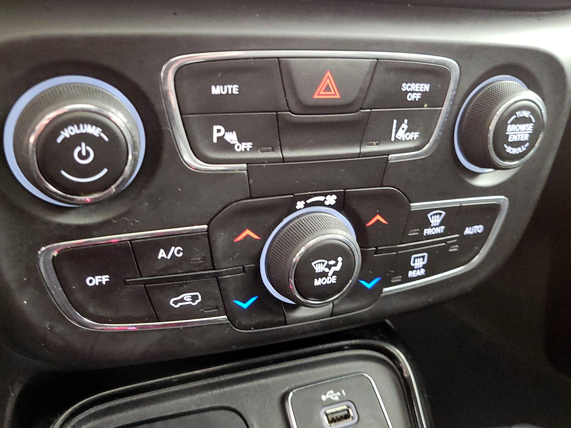 Thumbnail: 2021 Jeep Compass - 16