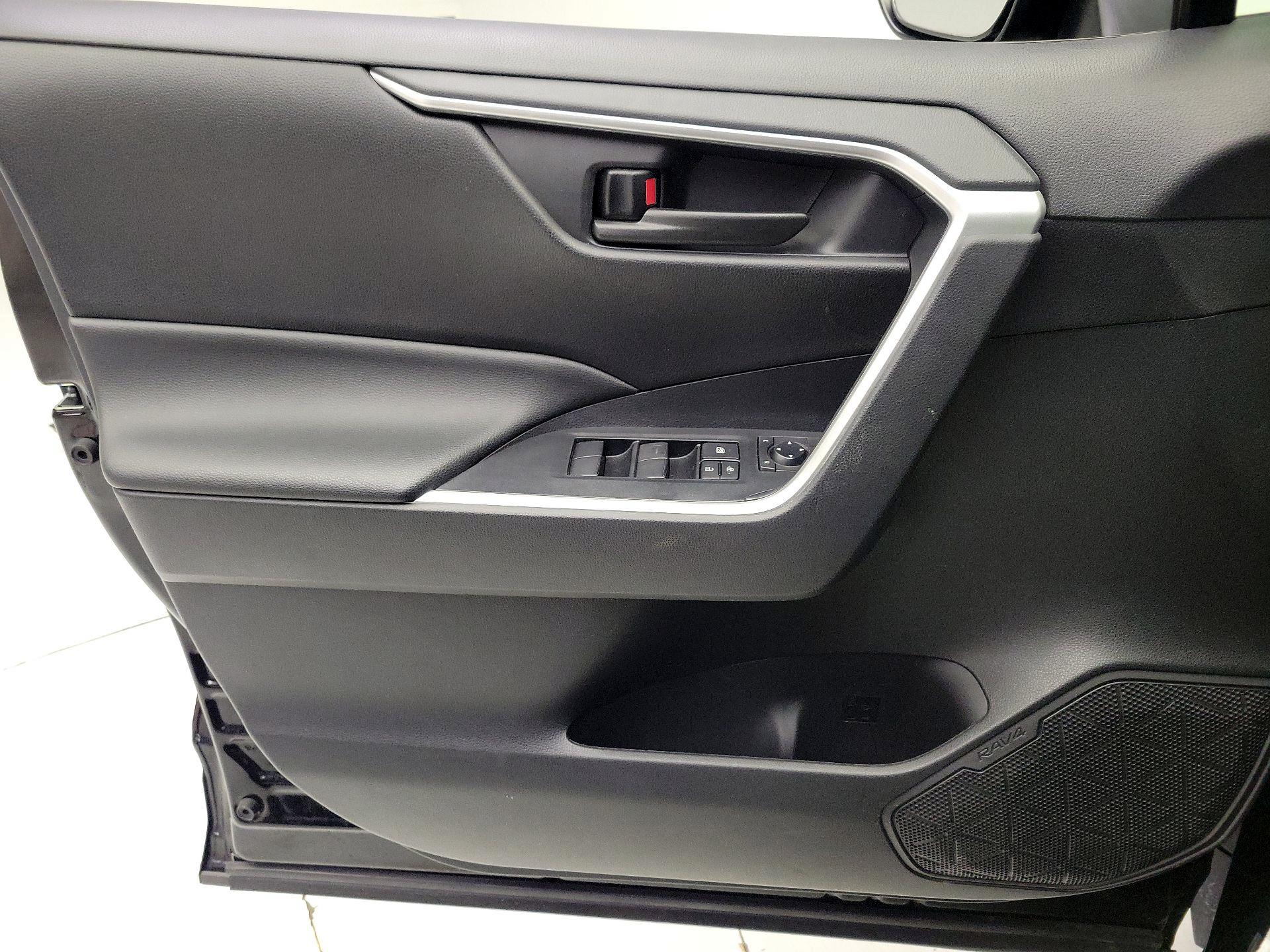 Thumbnail: 2021 Toyota RAV4 - 12