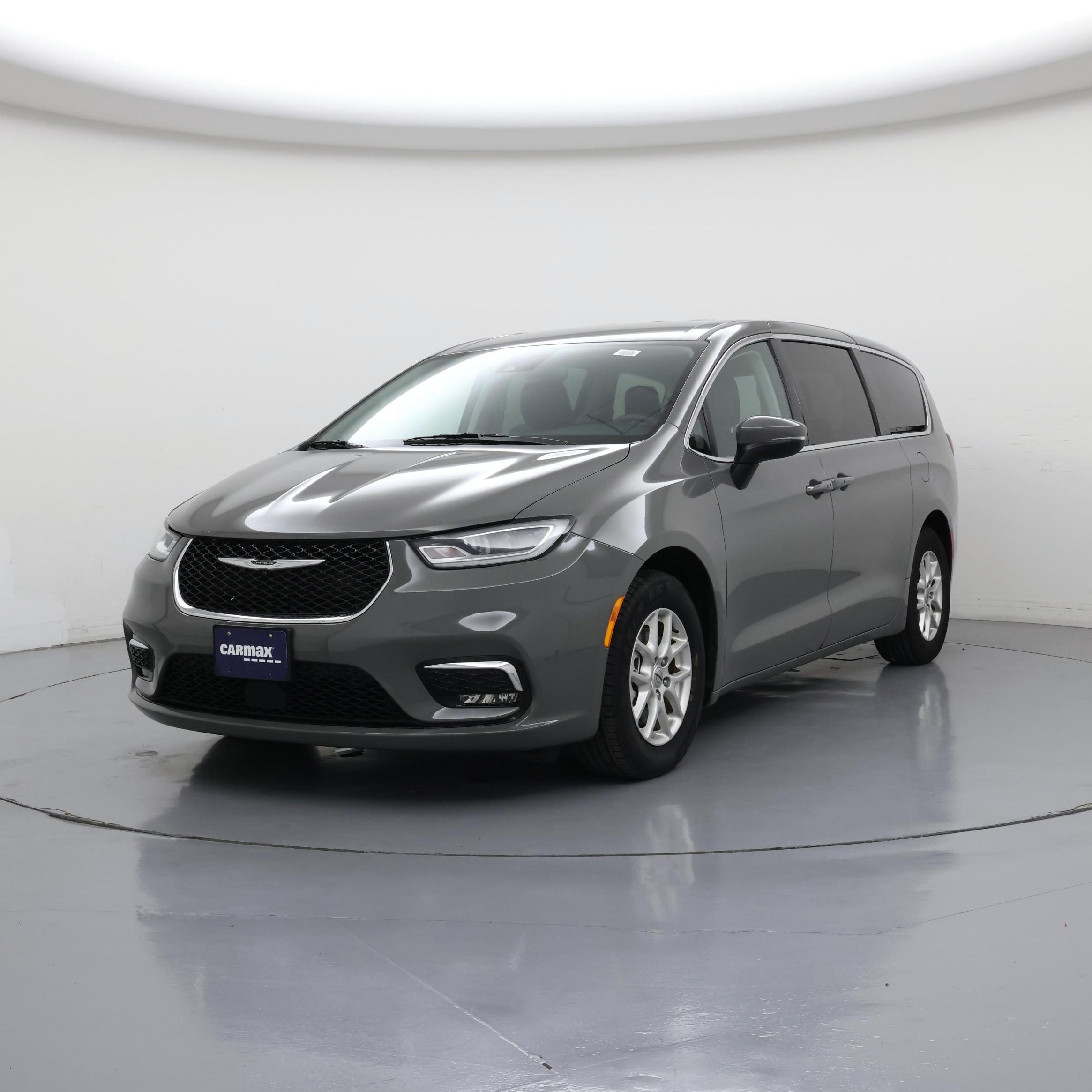 Thumbnail: 2023 Chrysler Pacifica - 4