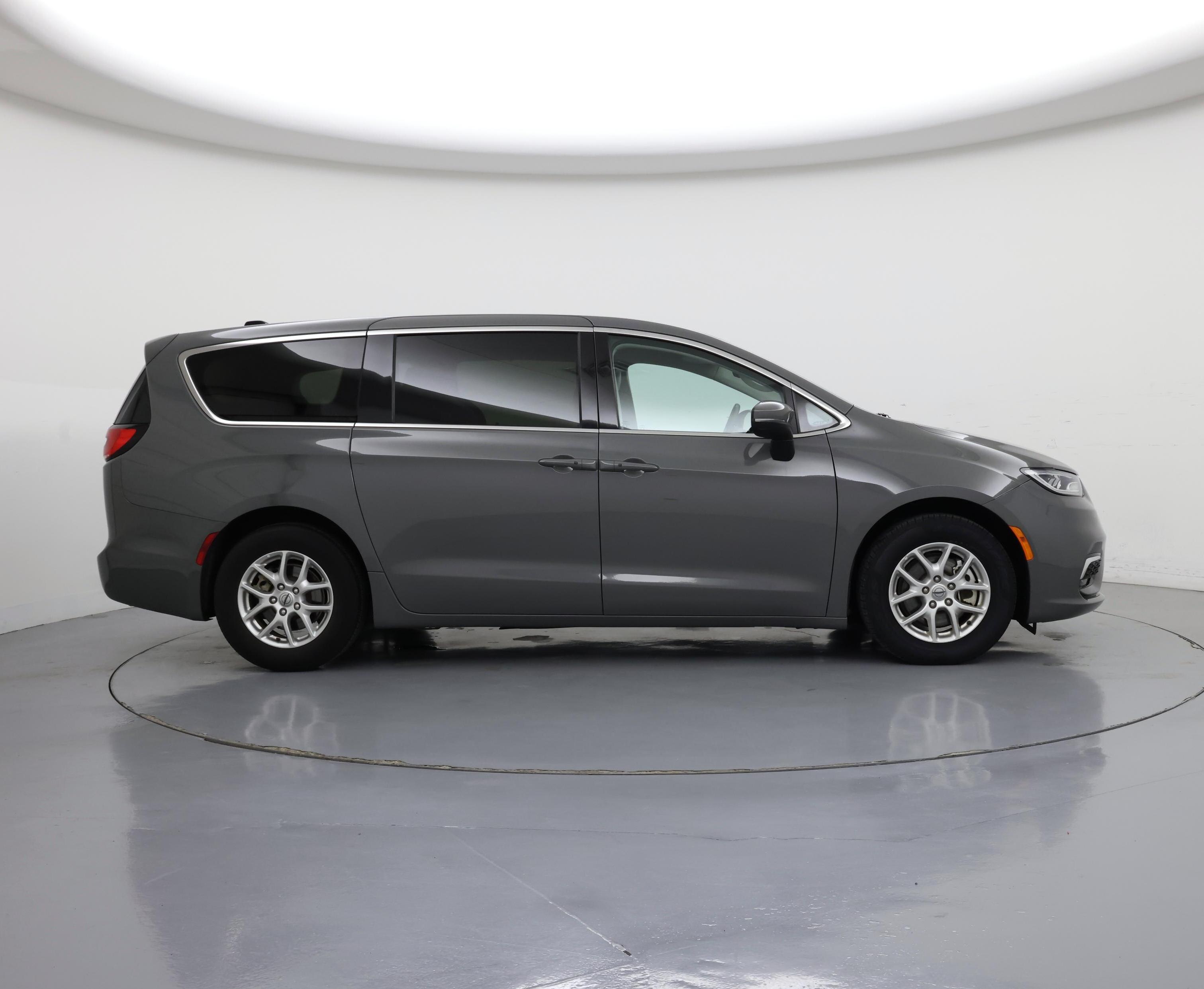 Thumbnail: 2023 Chrysler Pacifica - 7