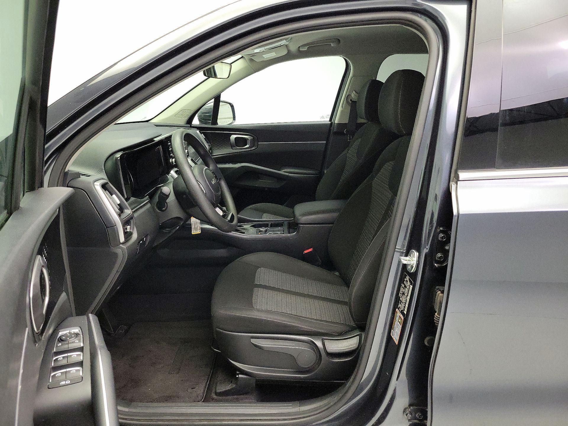 Thumbnail: 2023 Kia Sorento - 11
