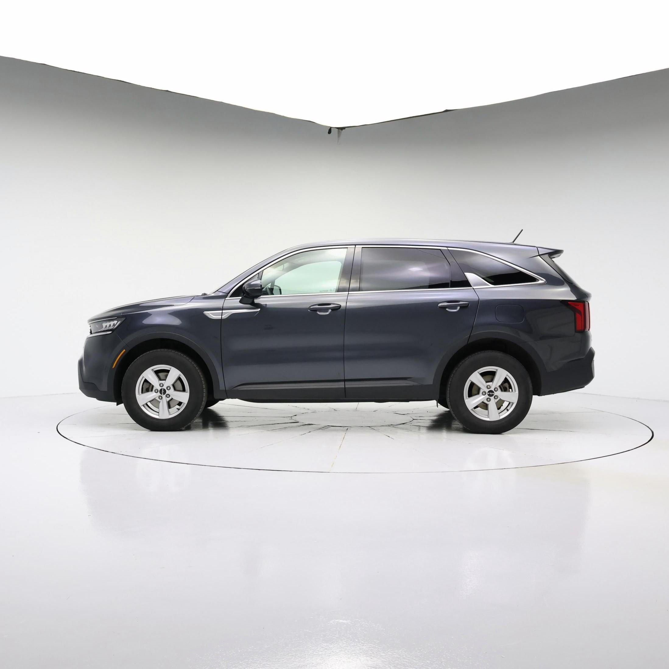 Thumbnail: 2023 Kia Sorento - 3