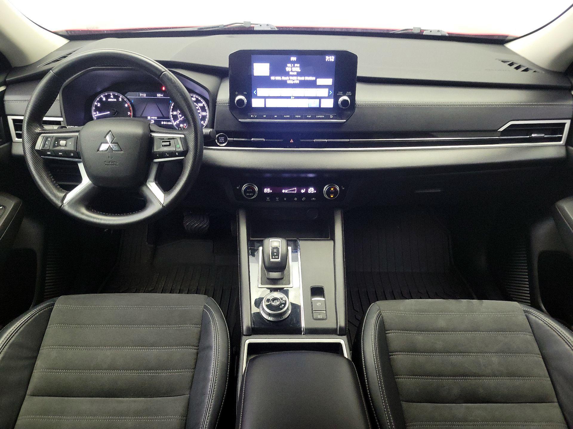 Thumbnail: 2023 Mitsubishi Outlander - 9