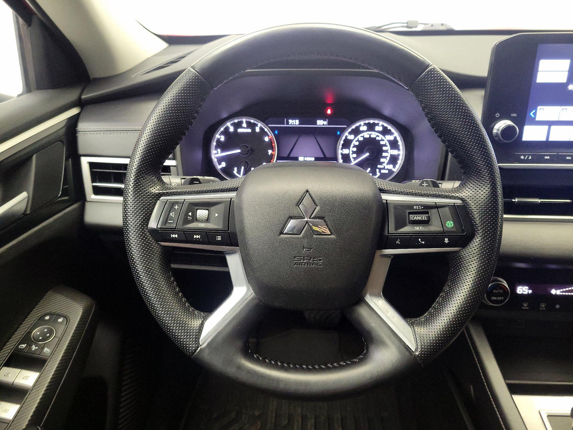 Thumbnail: 2023 Mitsubishi Outlander - 10