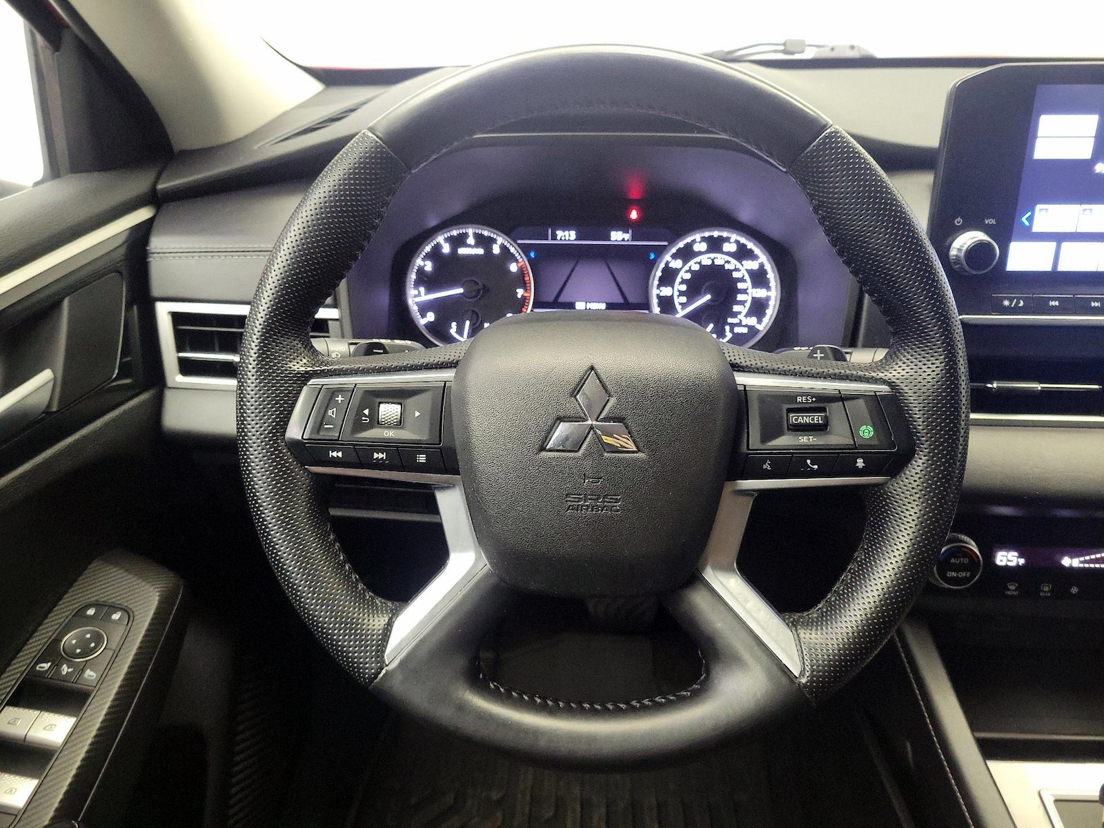2023 Mitsubishi Outlander SE - Photo 11