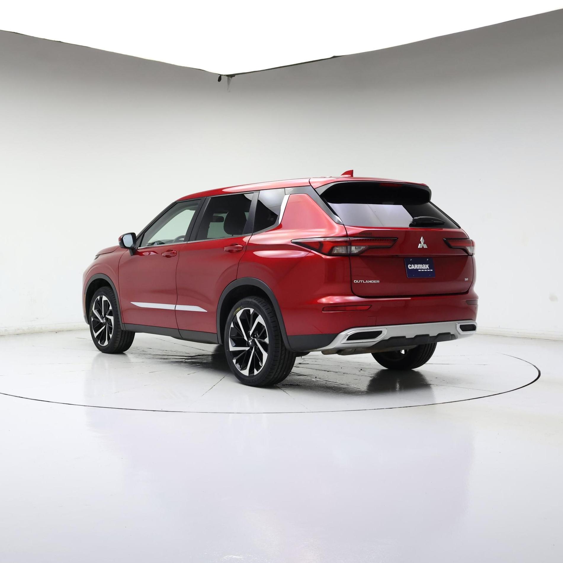 Thumbnail: 2023 Mitsubishi Outlander - 2
