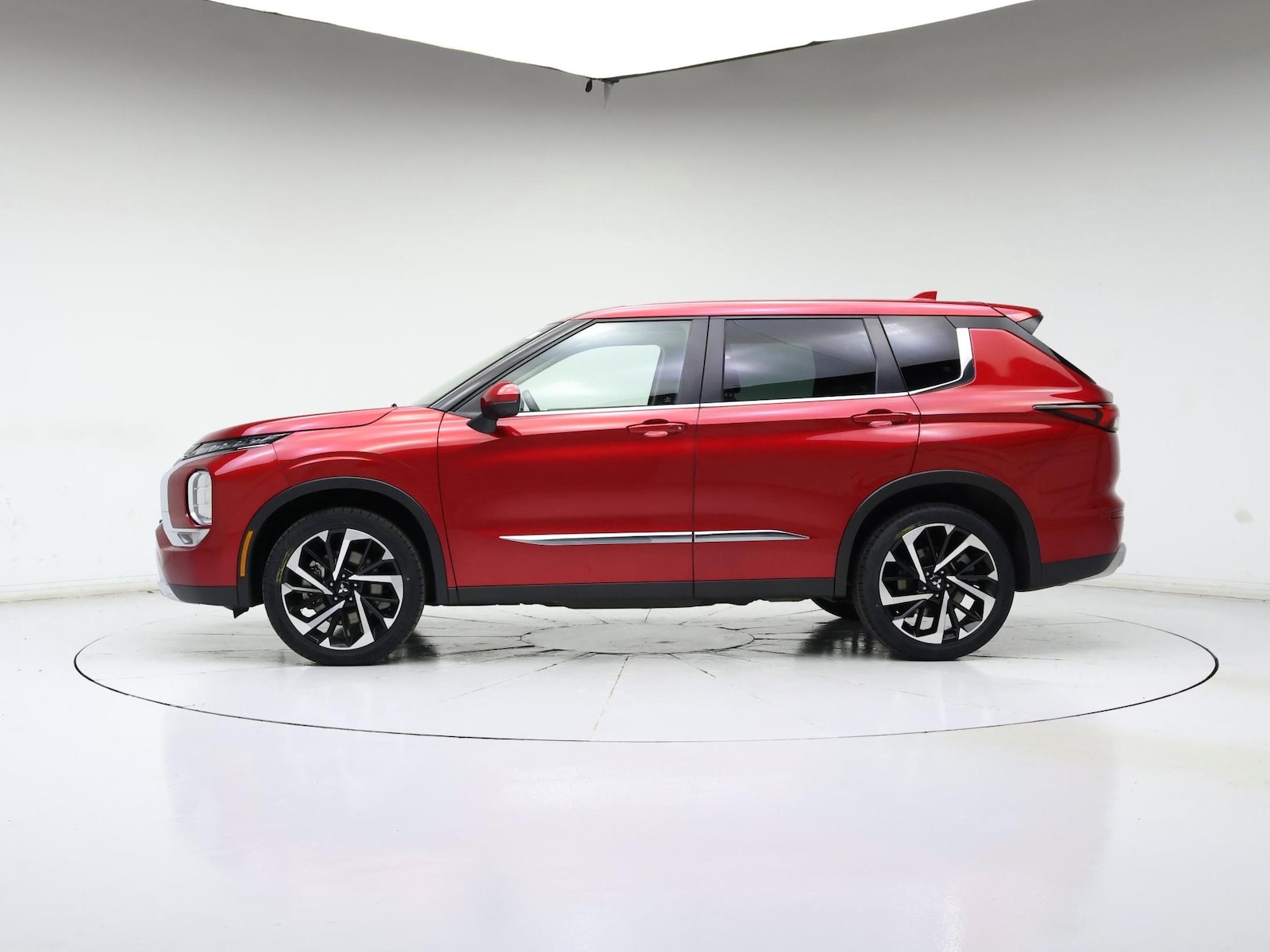 2023 Mitsubishi Outlander SE - Photo 4