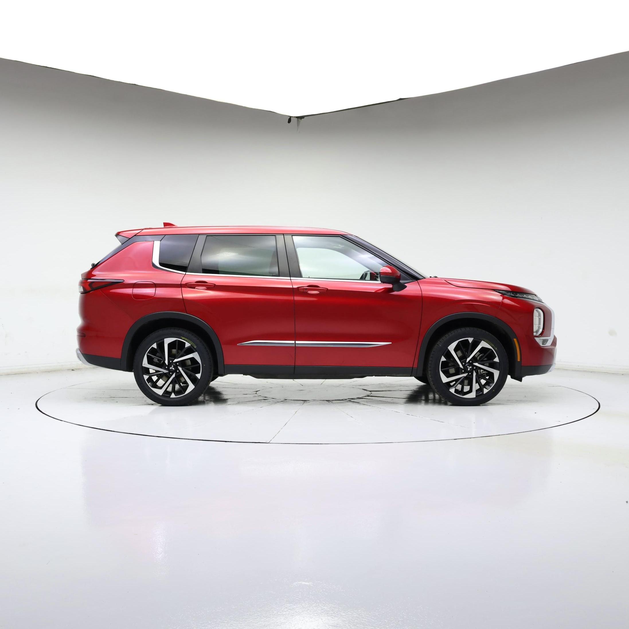 Thumbnail: 2023 Mitsubishi Outlander - 7