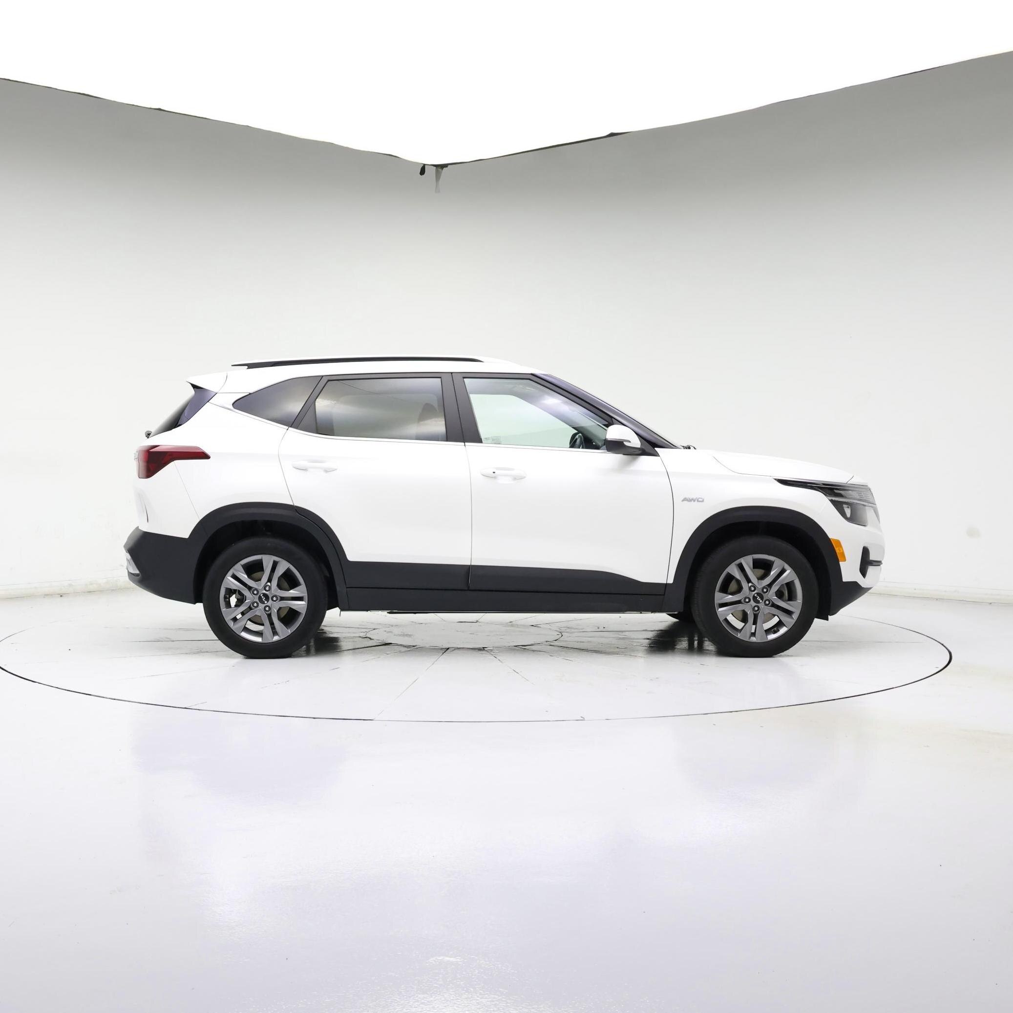 Thumbnail: 2023 Kia Seltos - 7