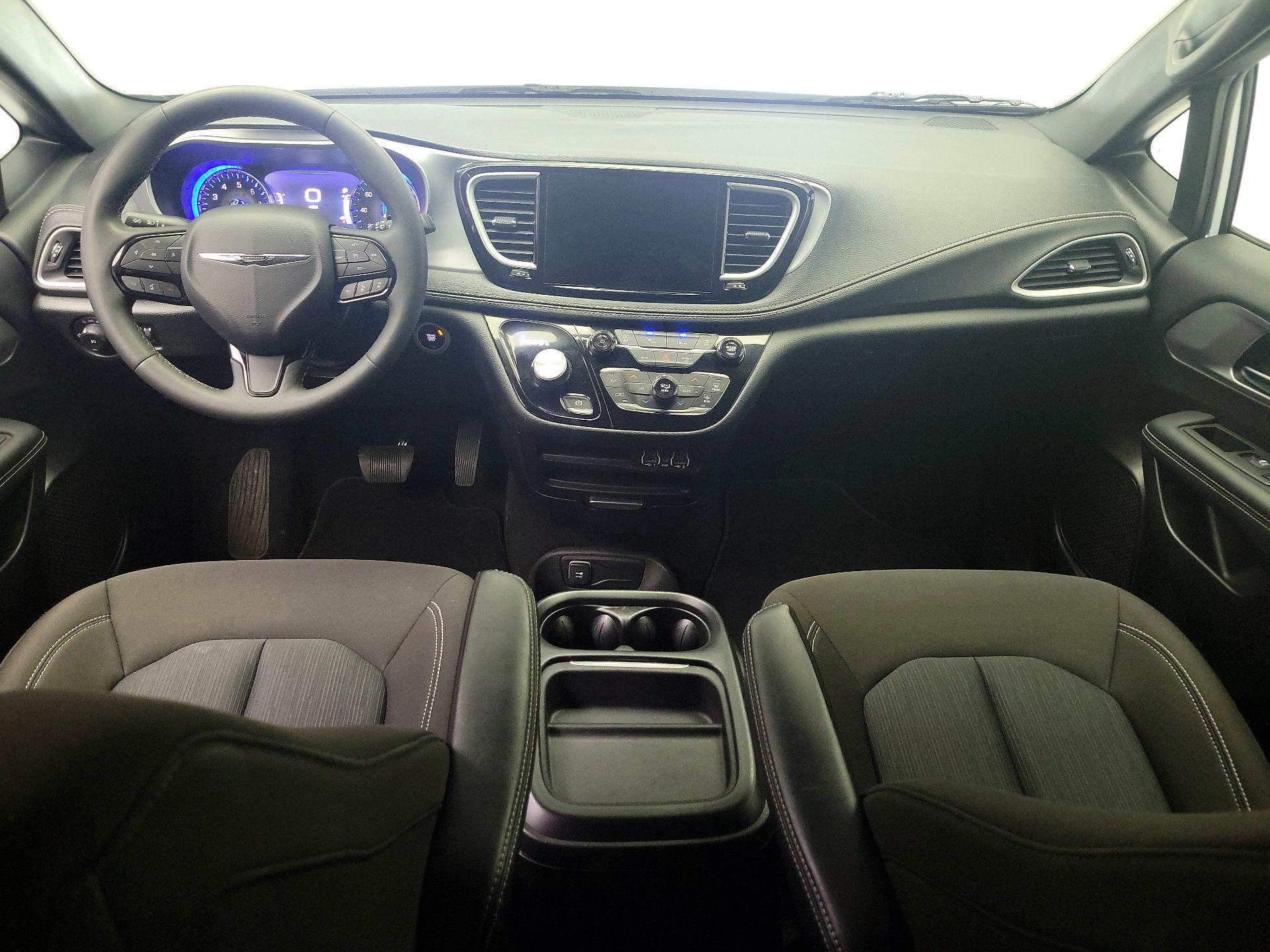 Thumbnail: 2023 Chrysler Pacifica - 9