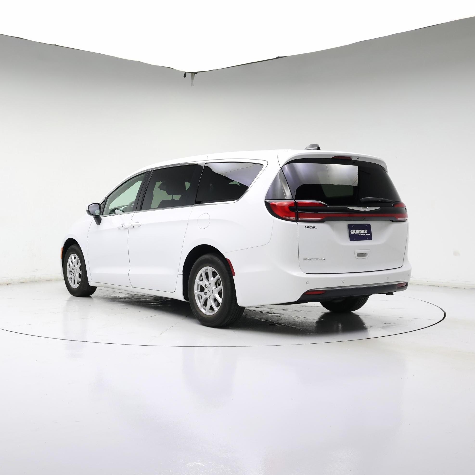 Thumbnail: 2023 Chrysler Pacifica - 2