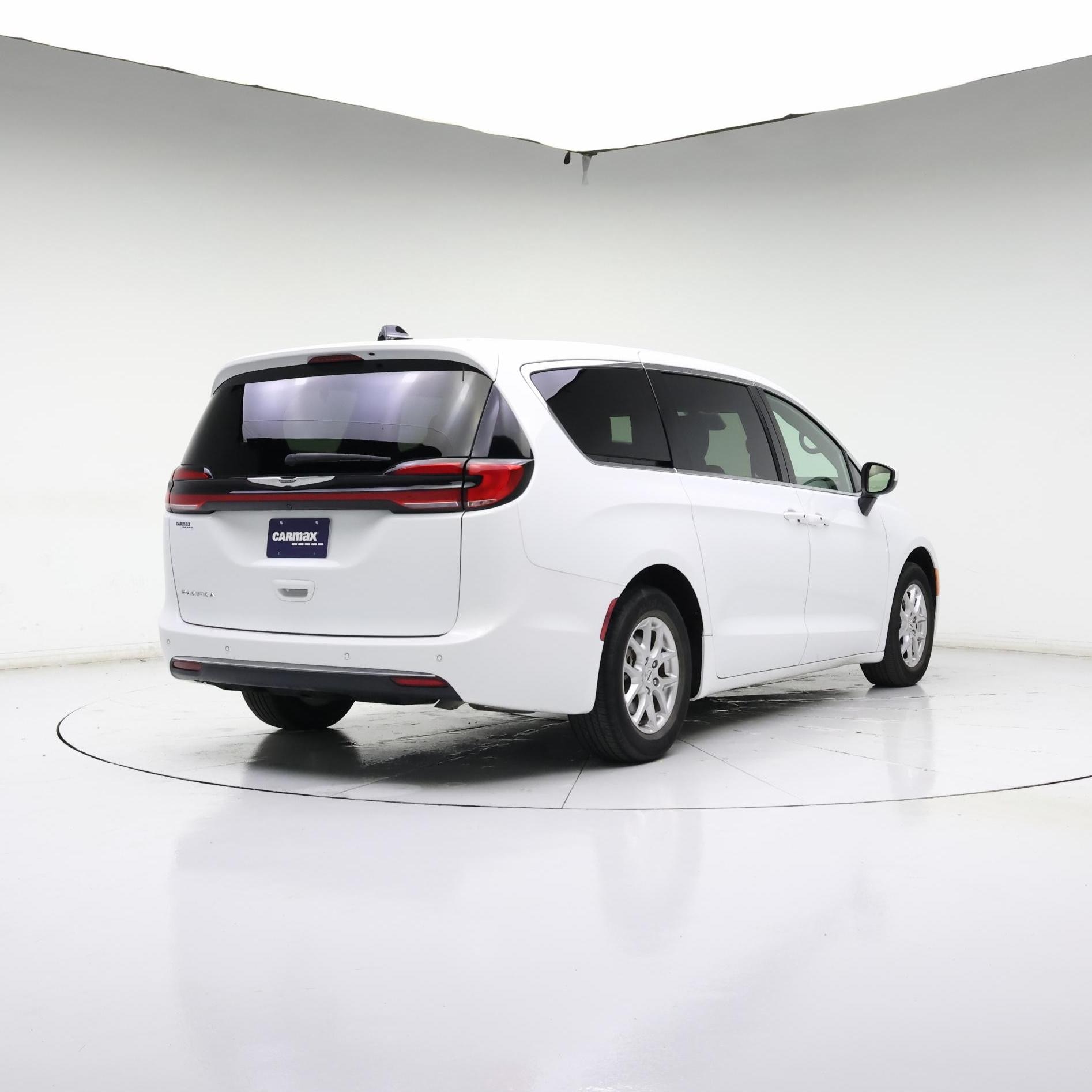 Thumbnail: 2023 Chrysler Pacifica - 8
