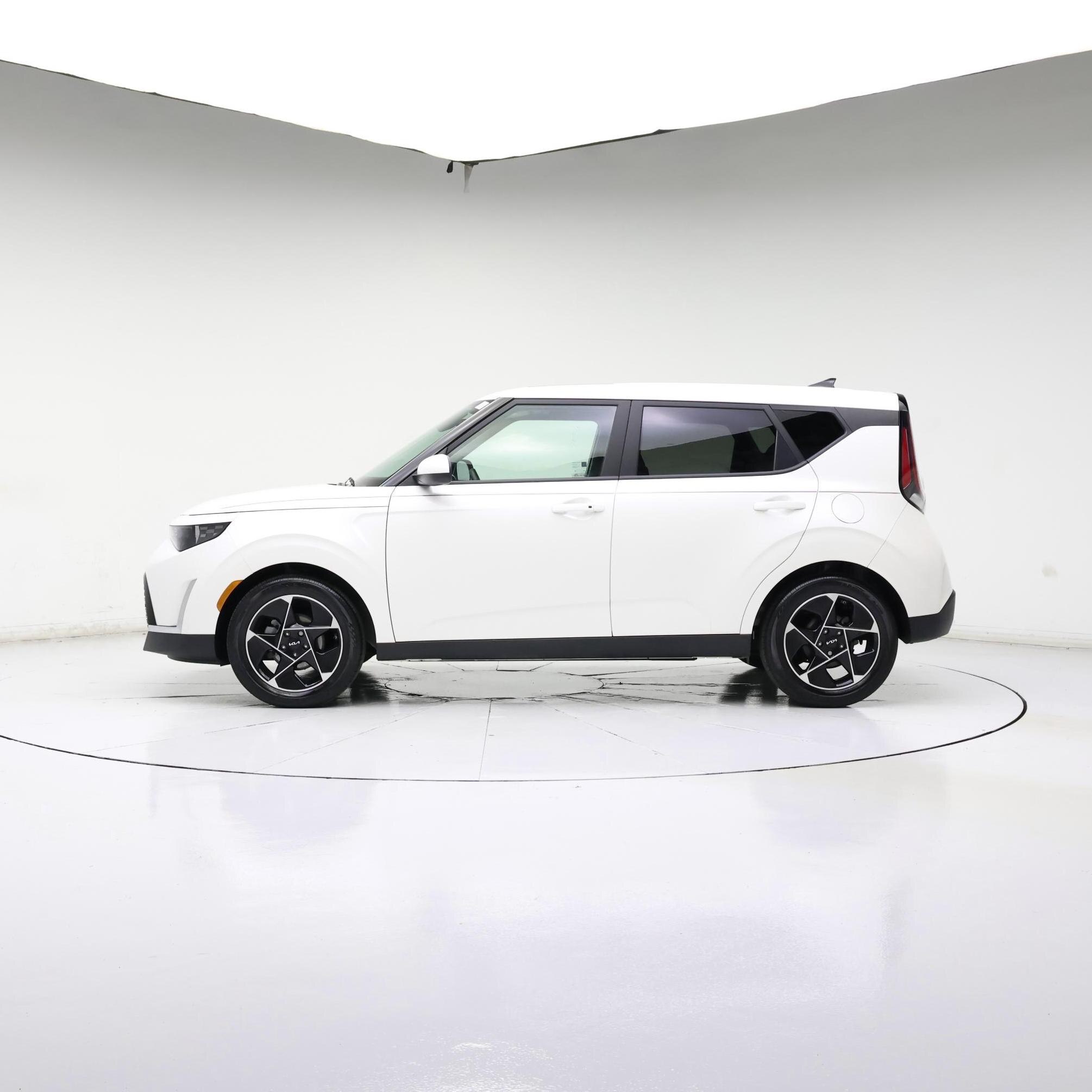 Thumbnail: 2023 Kia Soul - 3