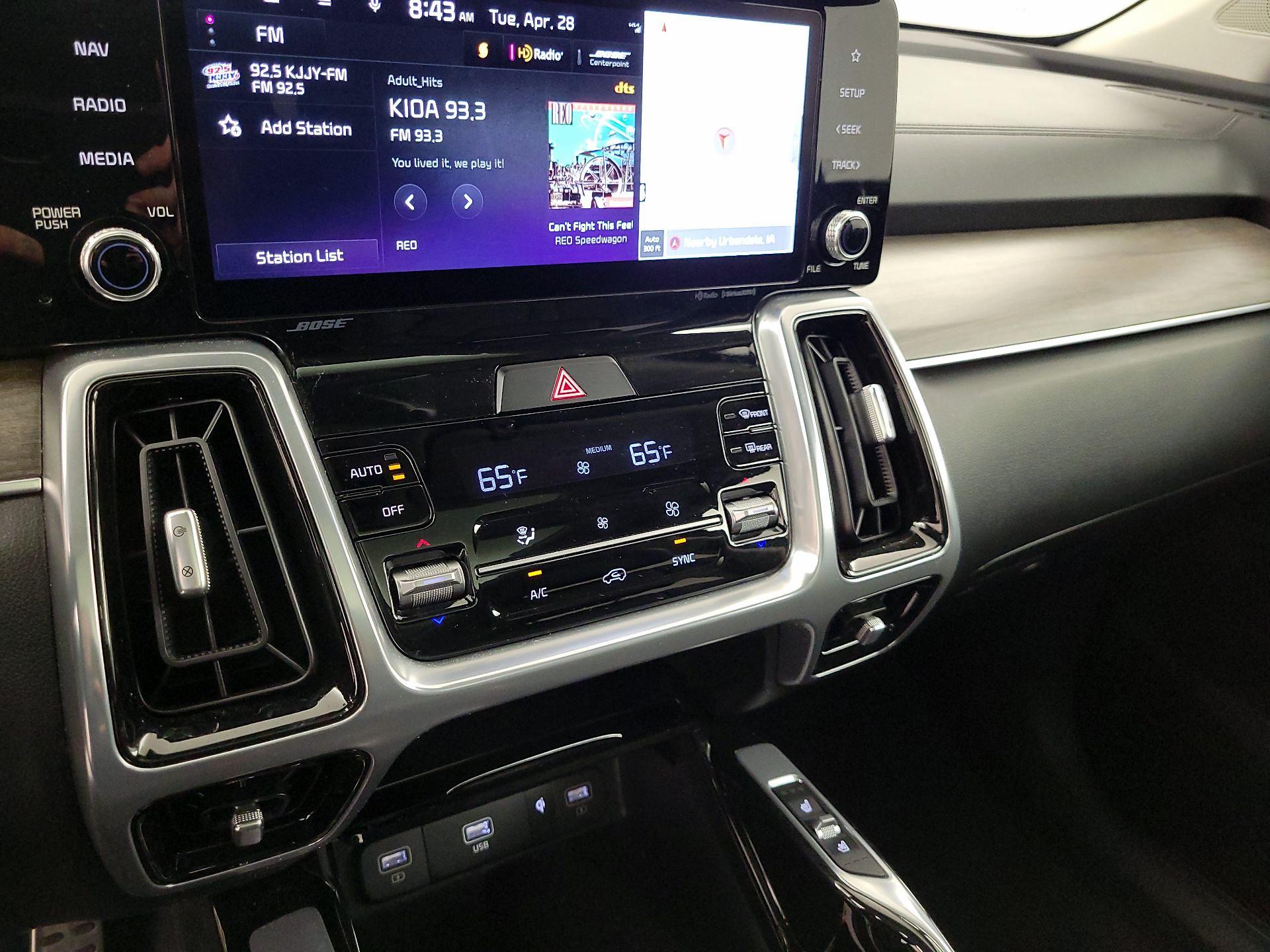 Thumbnail: 2023 Kia Sorento - 17