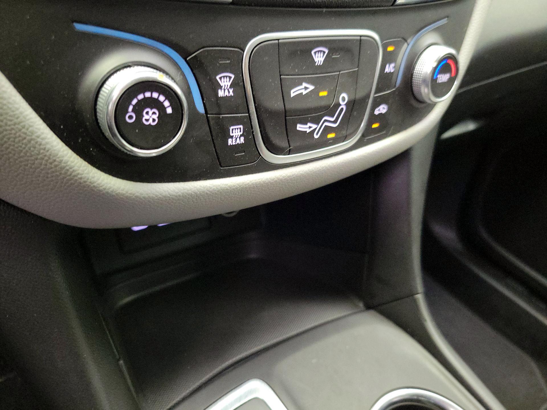 Thumbnail: 2020 Chevrolet Equinox - 16