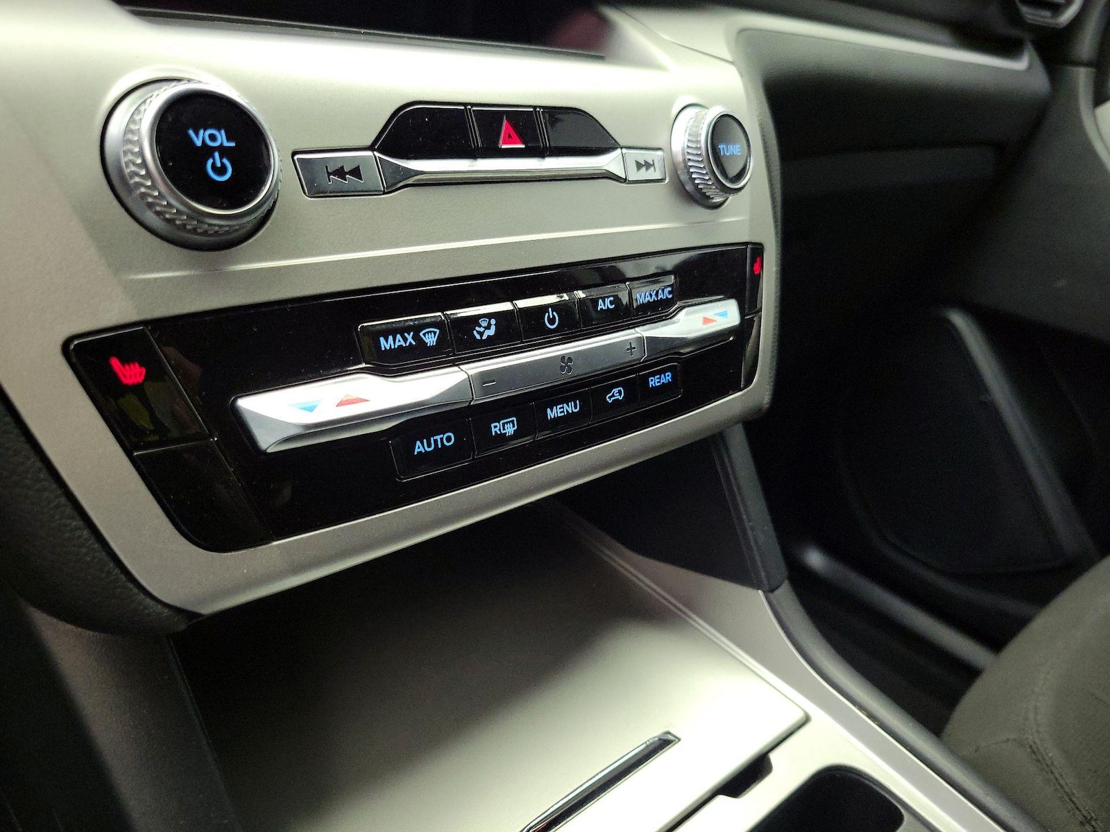 2022 Ford Explorer XLT - Photo 17